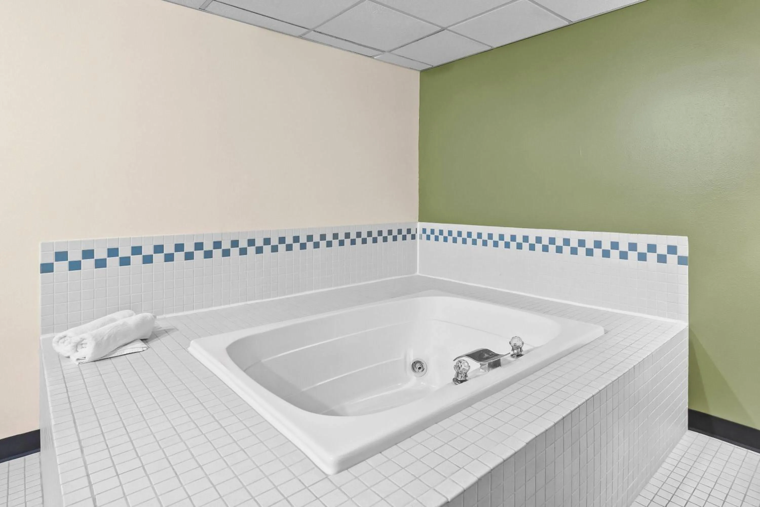 Bath in Super 8 by Wyndham Watertown WI