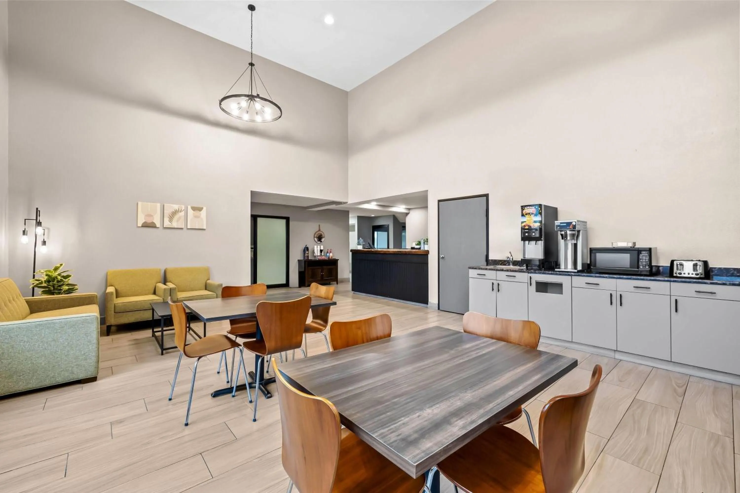 Restaurant/places to eat in Super 8 by Wyndham Watertown WI