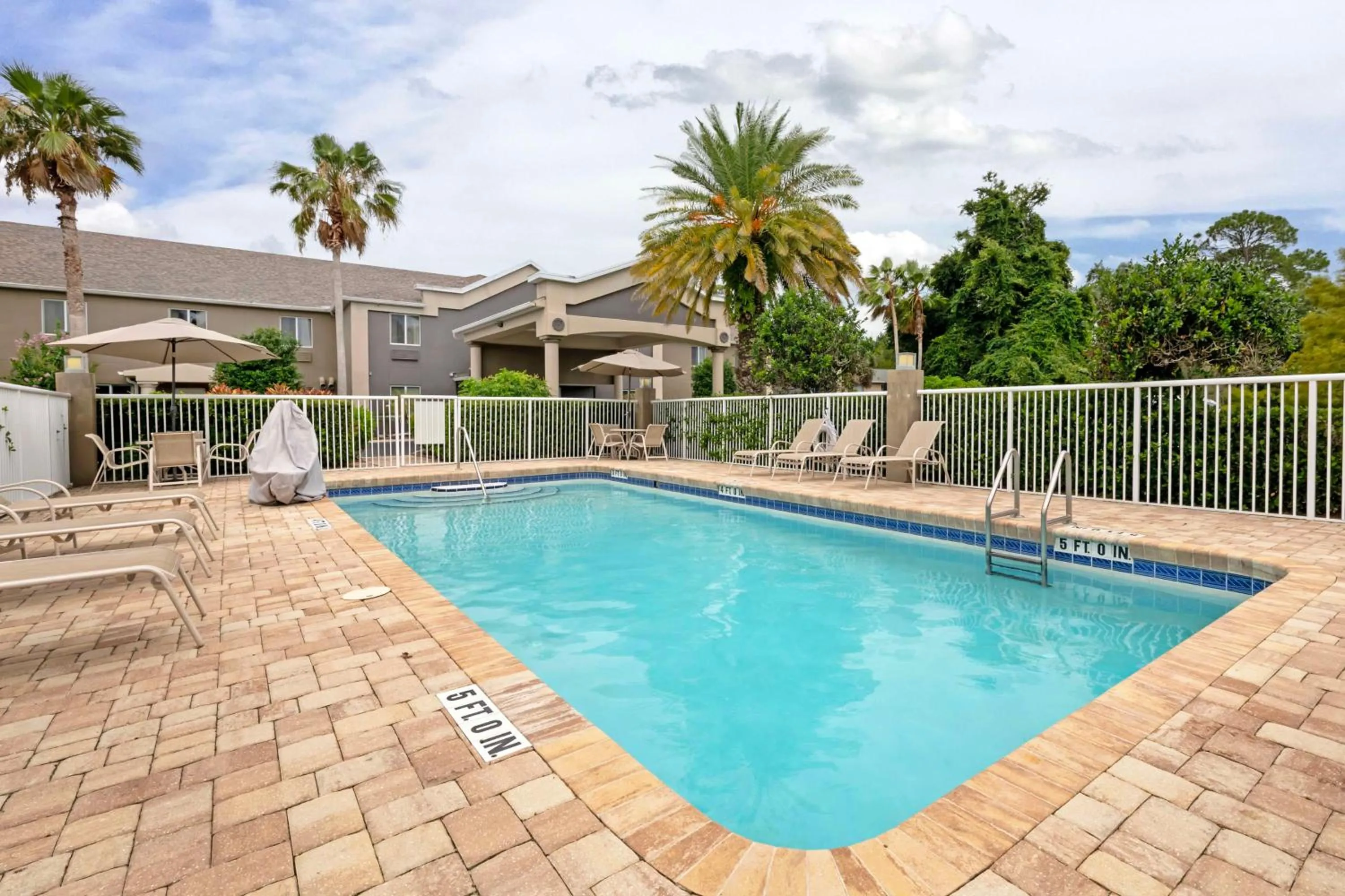 Pool view in Best Western Edgewater Inn