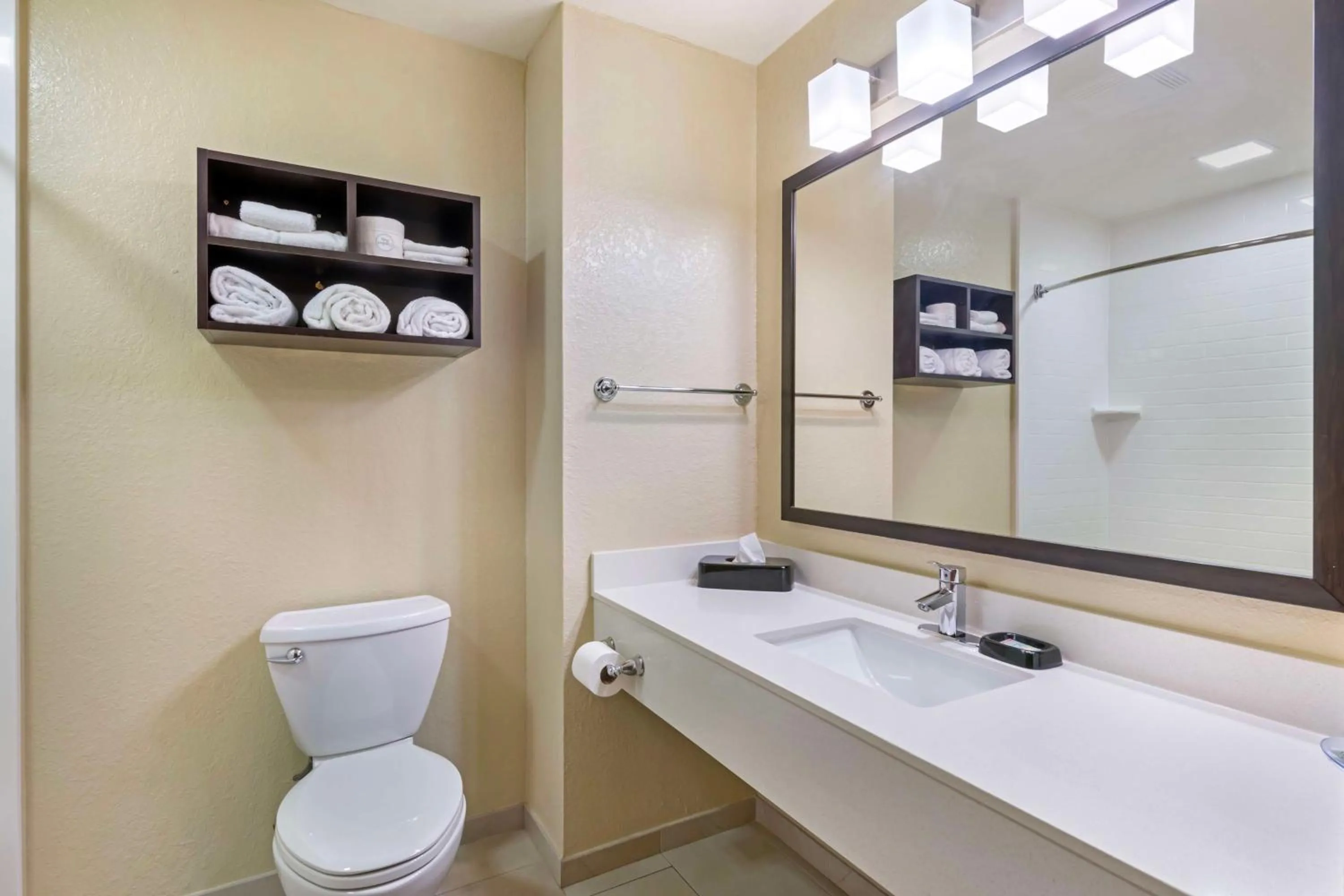 Bathroom in Best Western Edgewater Inn