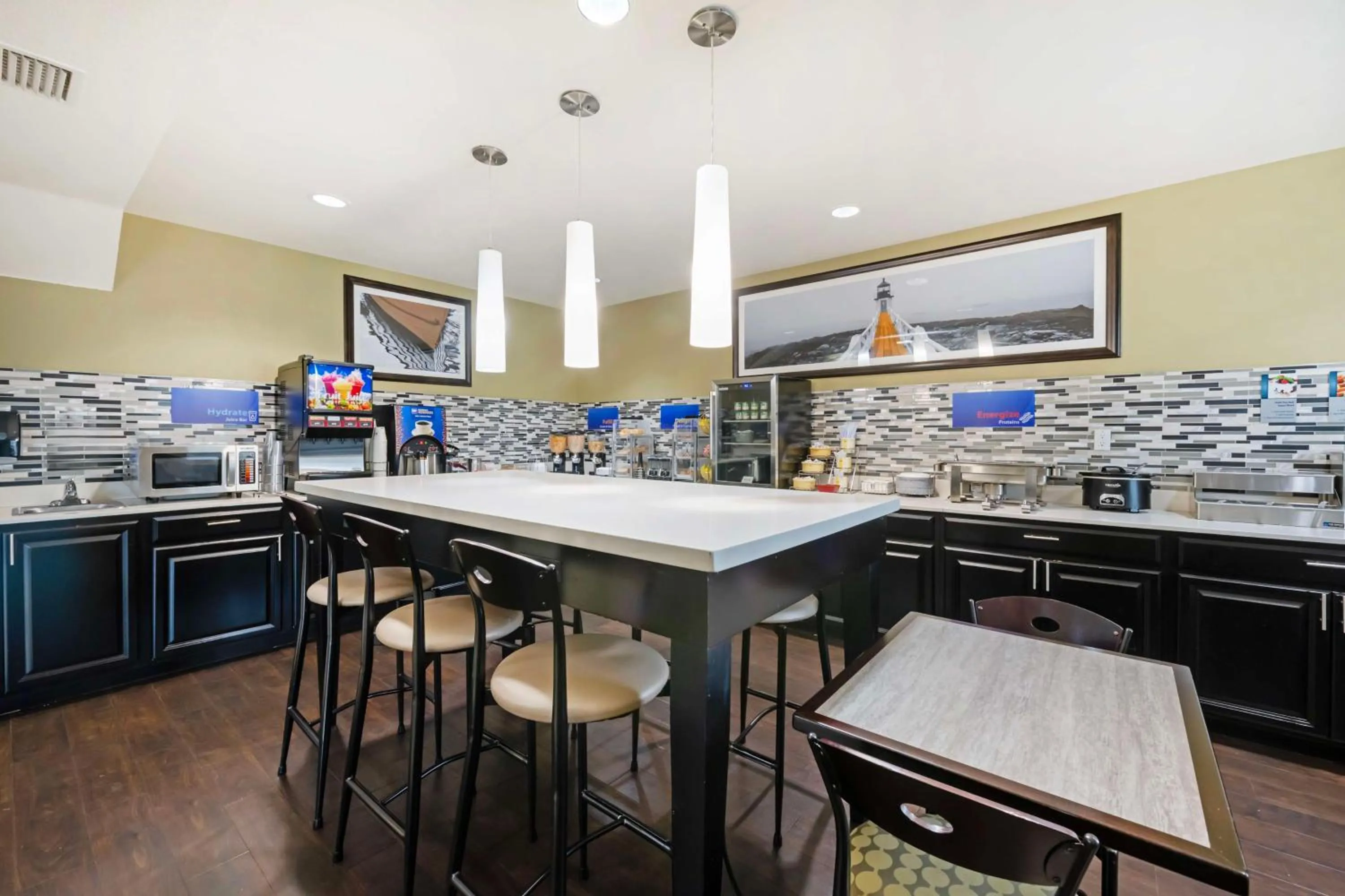 Breakfast in Best Western Edgewater Inn