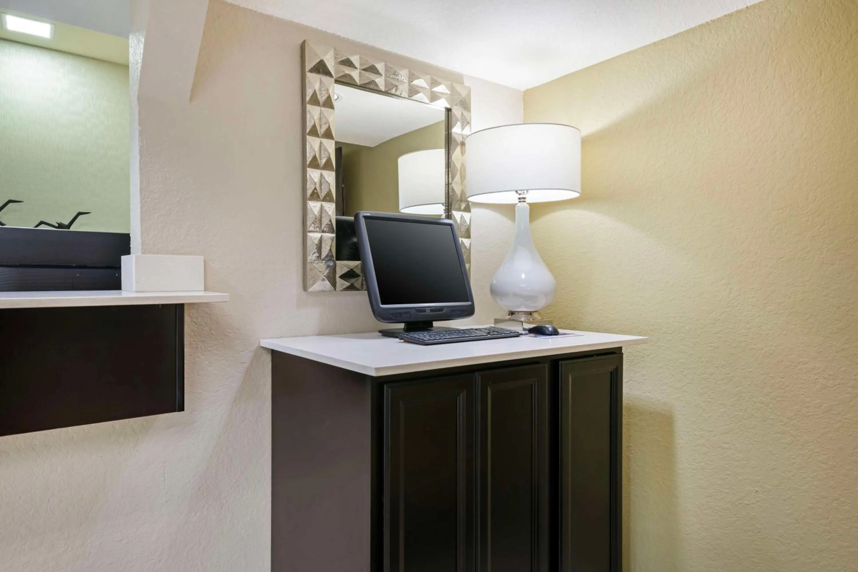 Business facilities in Best Western Edgewater Inn