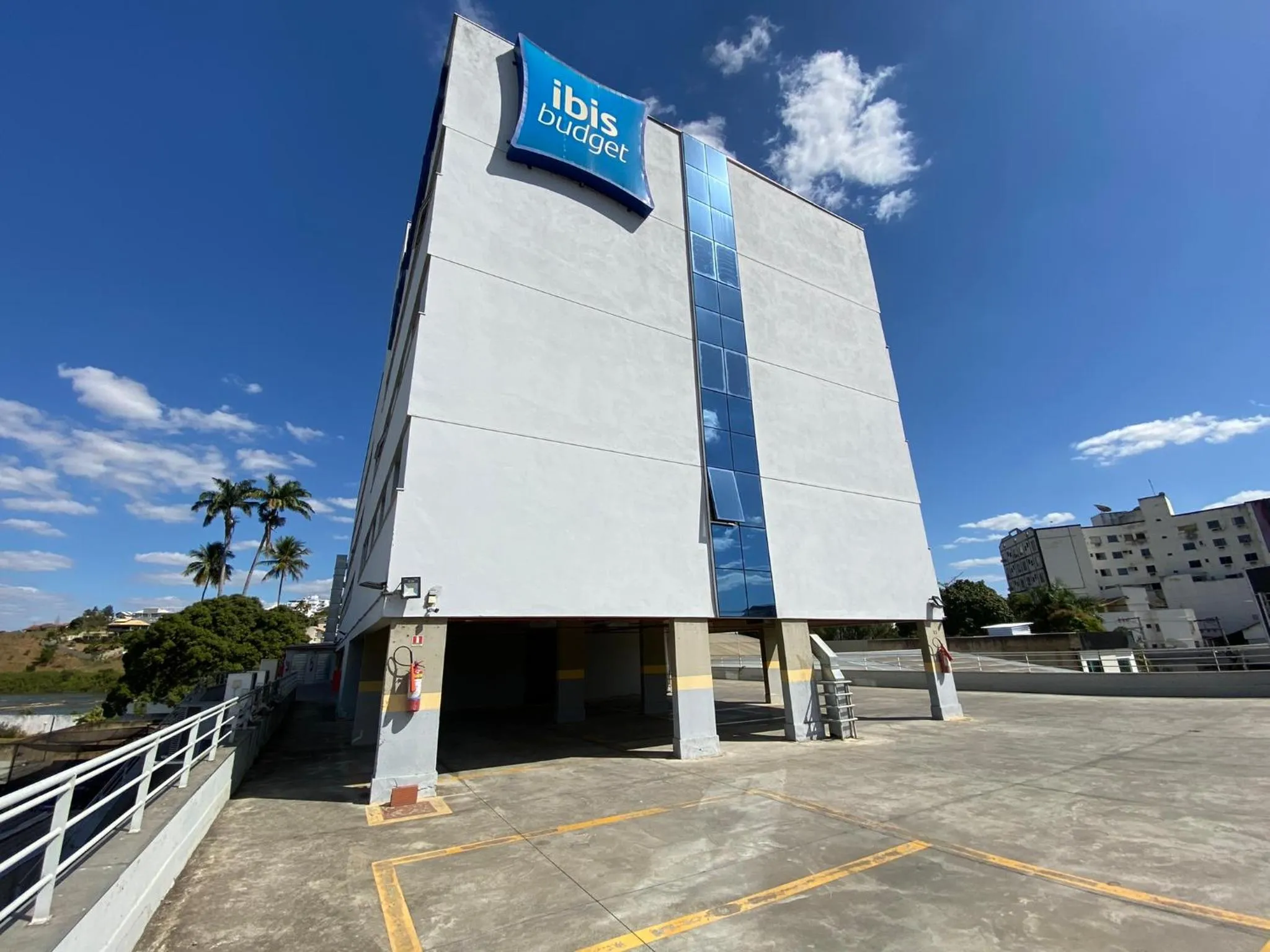 Facade/entrance in ibis budget Itaperuna
