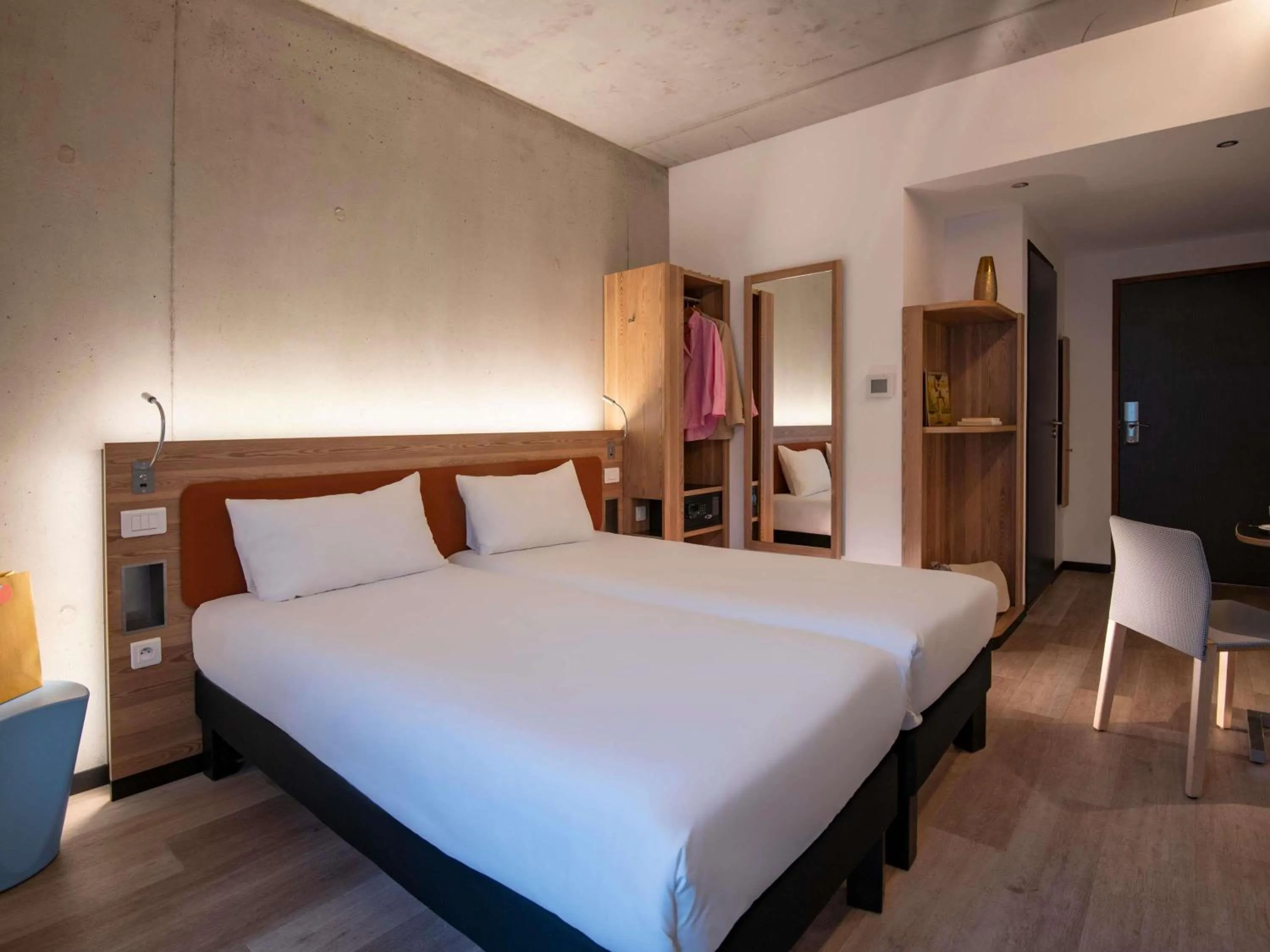 Property building, Bed in ibis Styles Ajaccio Napoleon