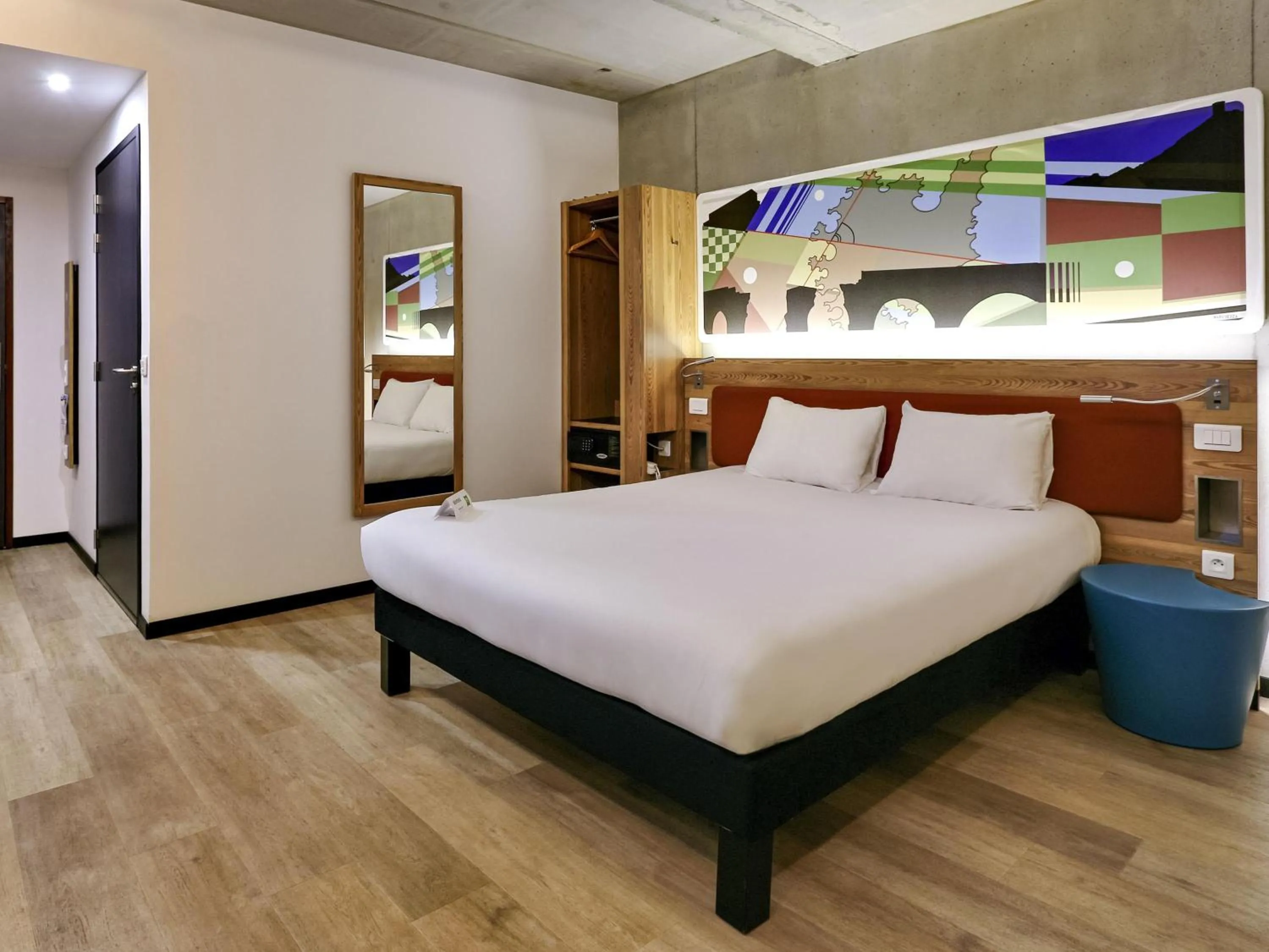 Bedroom, Bed in ibis Styles Ajaccio Napoleon