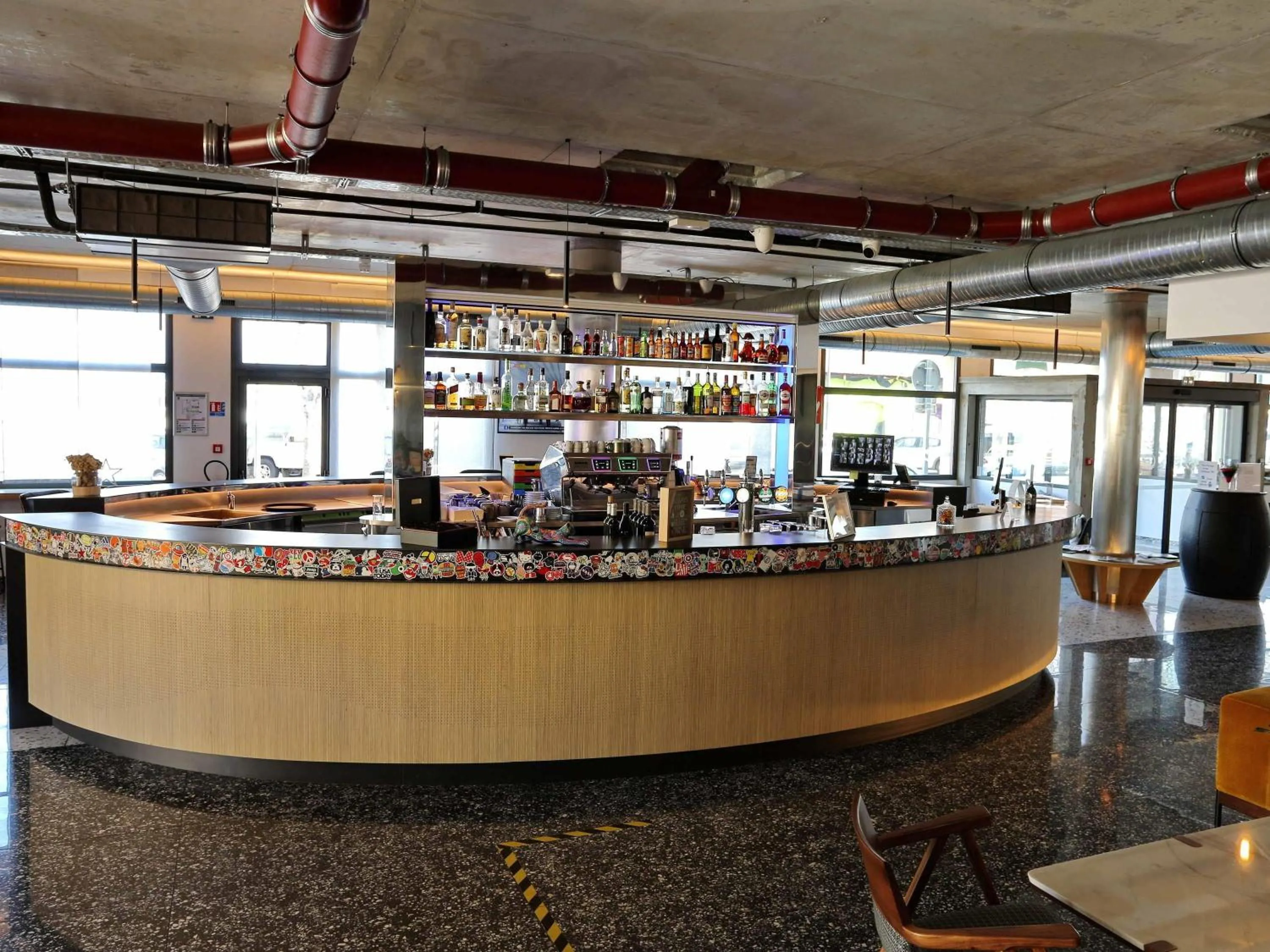 Lounge or bar in ibis Styles Ajaccio Napoleon