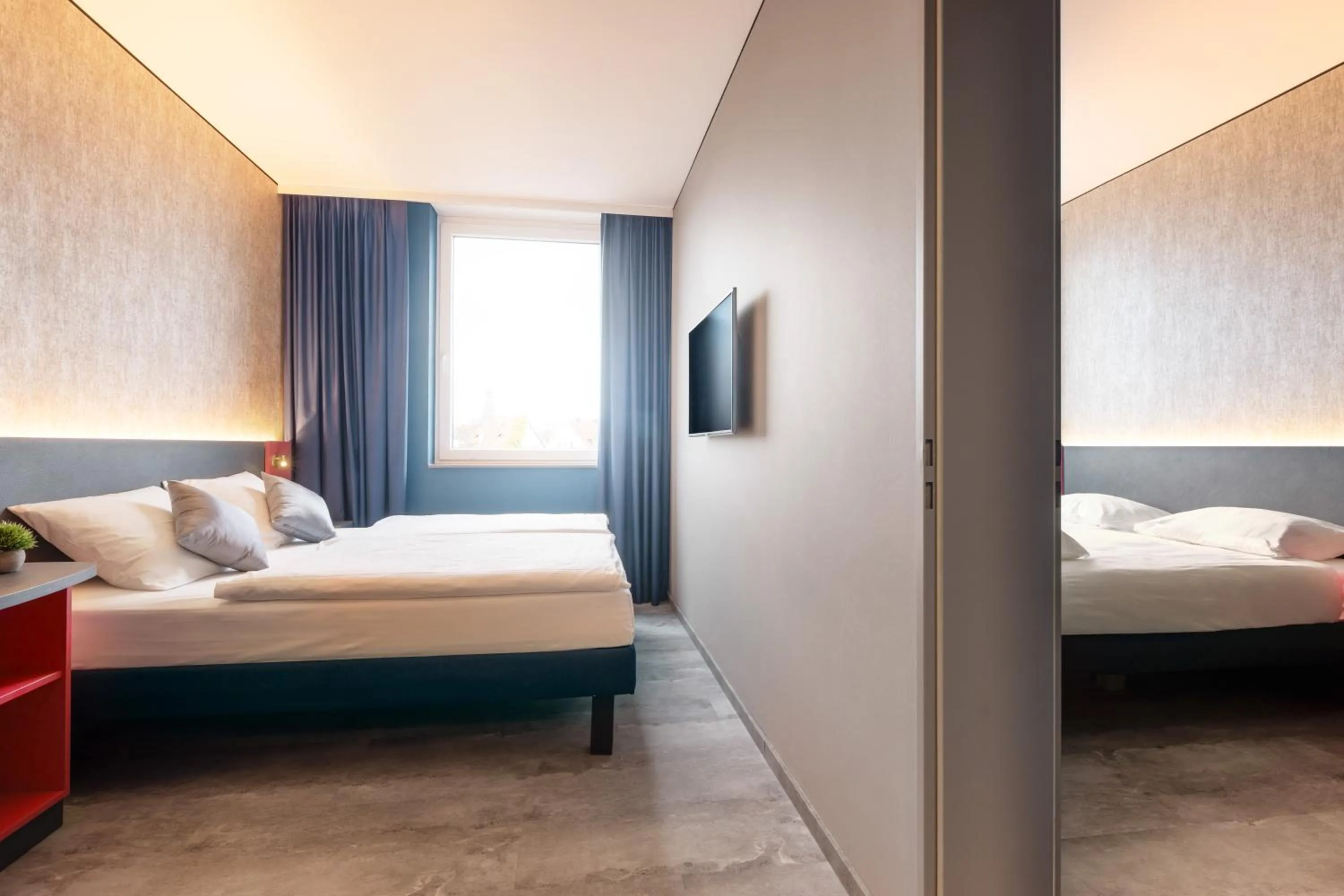 Family, Bed in Hey Lou Hotel Nördlingen