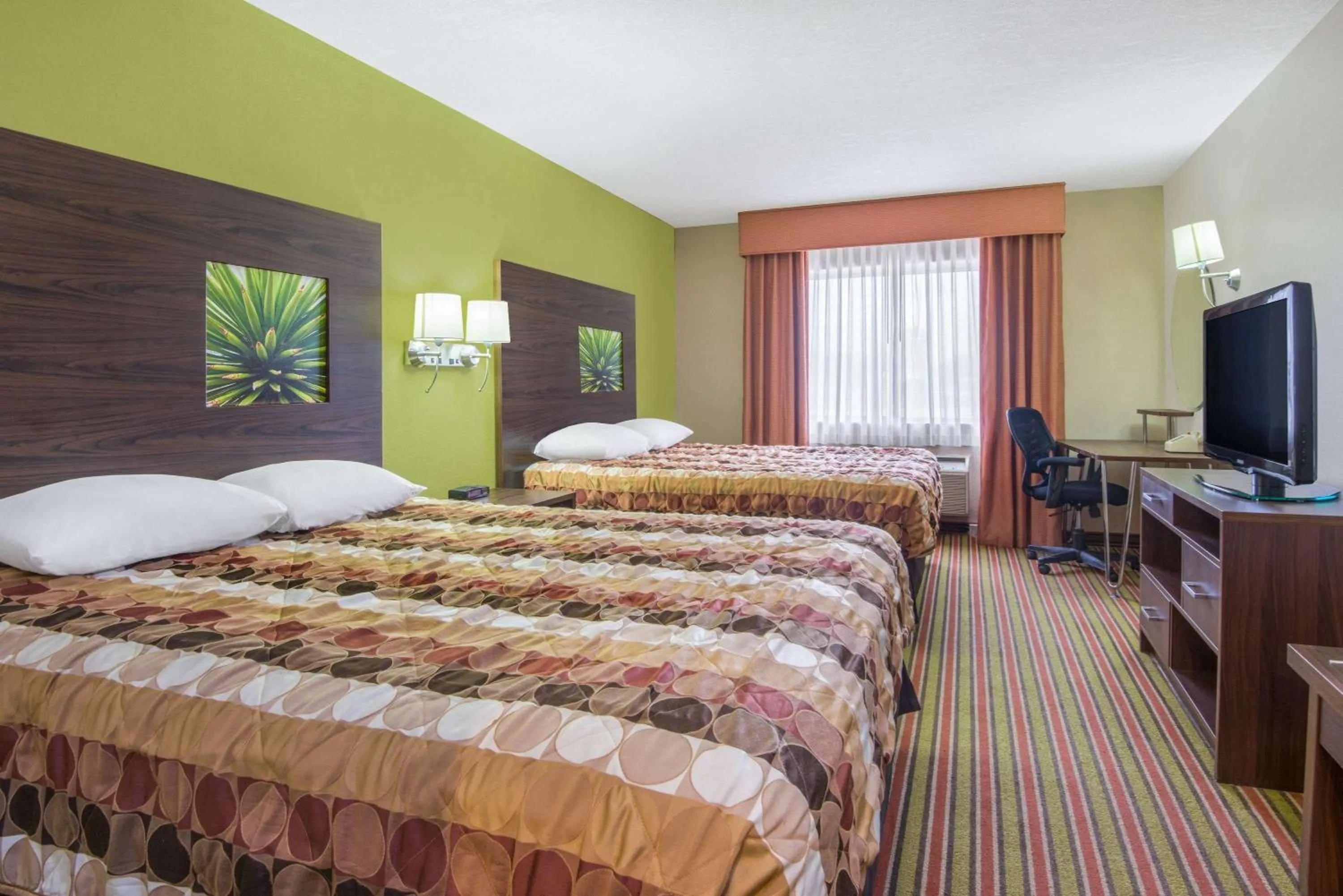 Photo of the whole room, Bed in Super 8 by Wyndham Portales