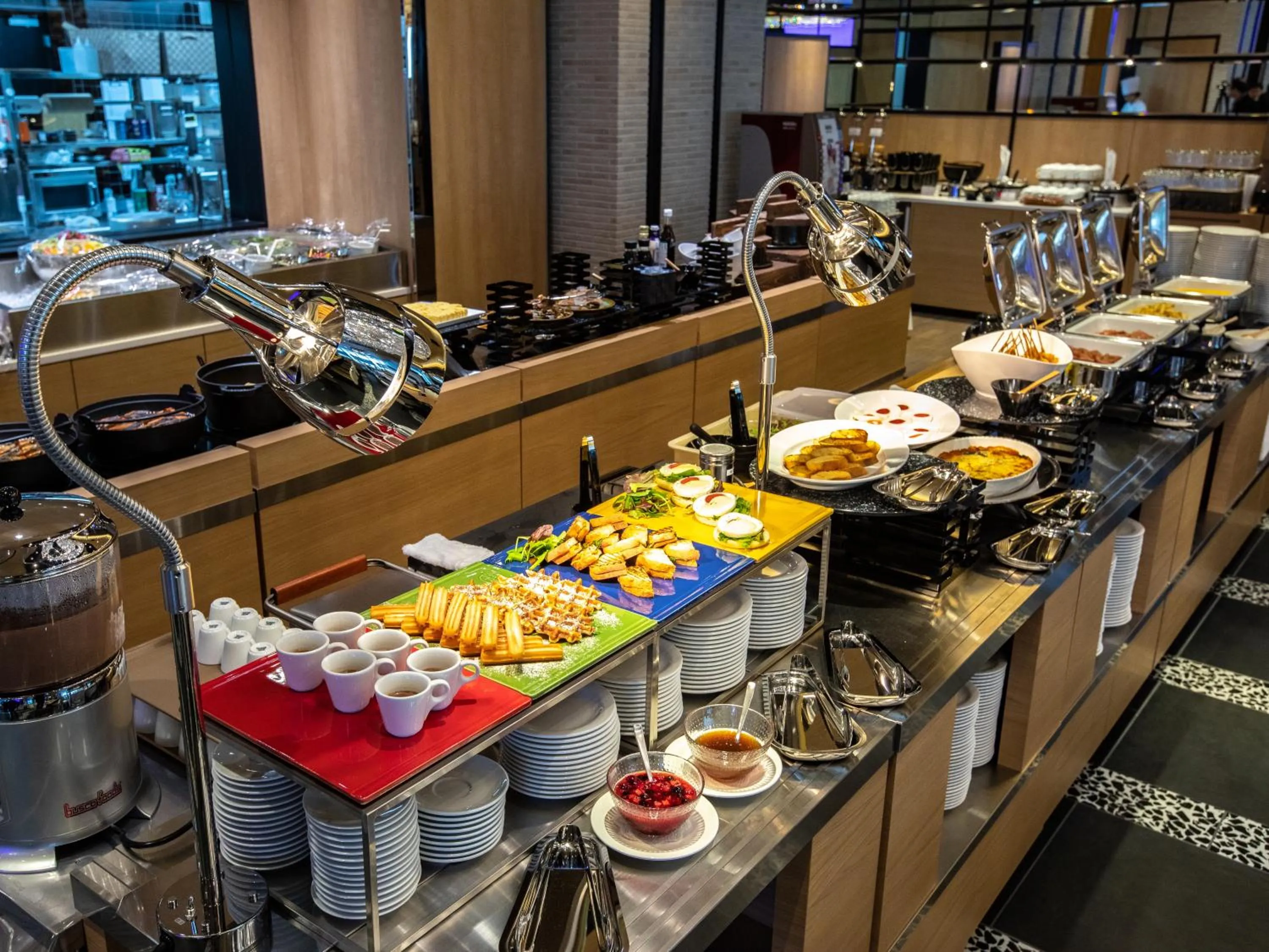 Restaurant/places to eat in APA Hotel & Resort Midosuji Hommachi Ekimae Tower