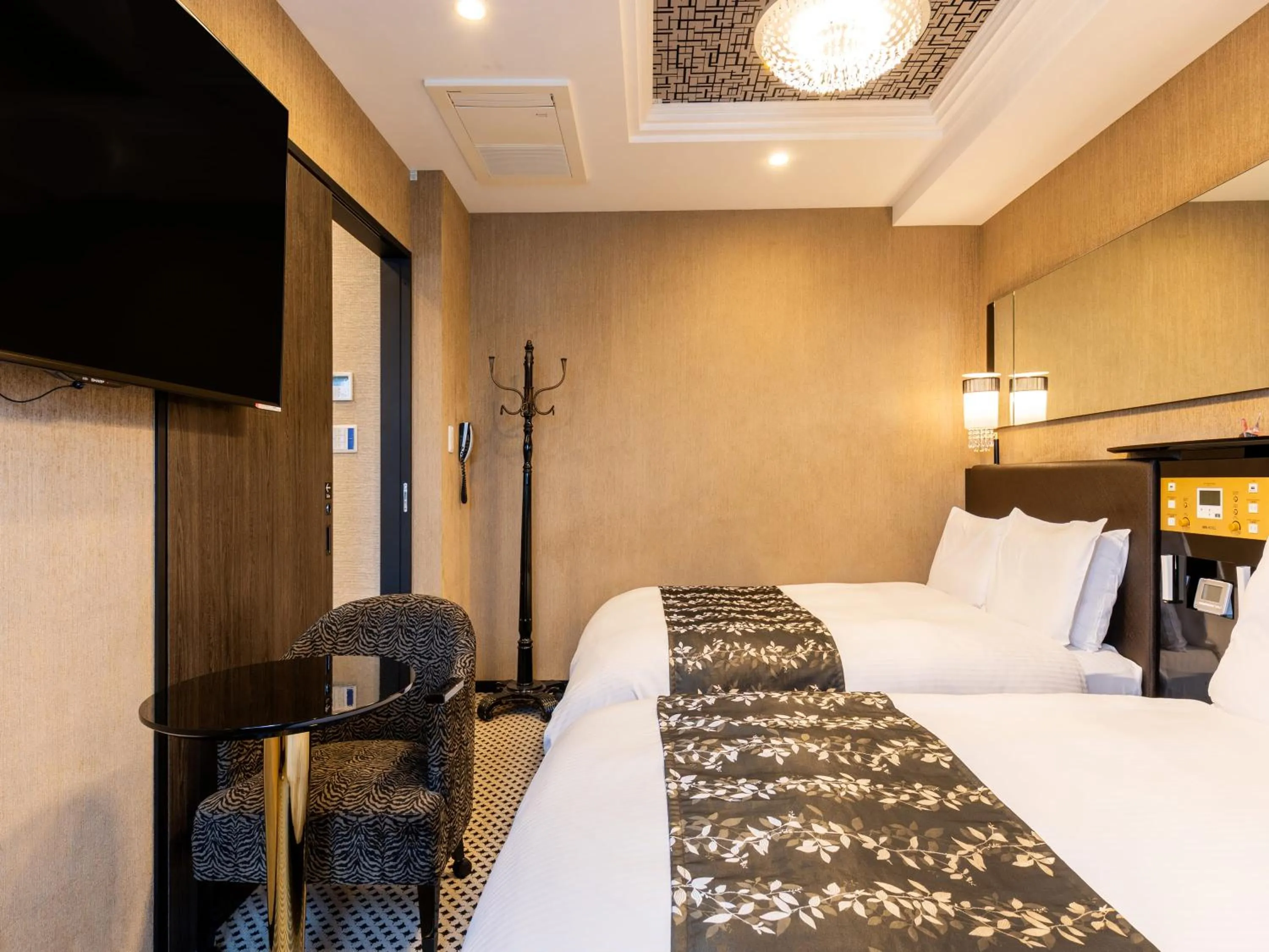 furniture, Bed in APA Hotel & Resort Midosuji Hommachi Ekimae Tower