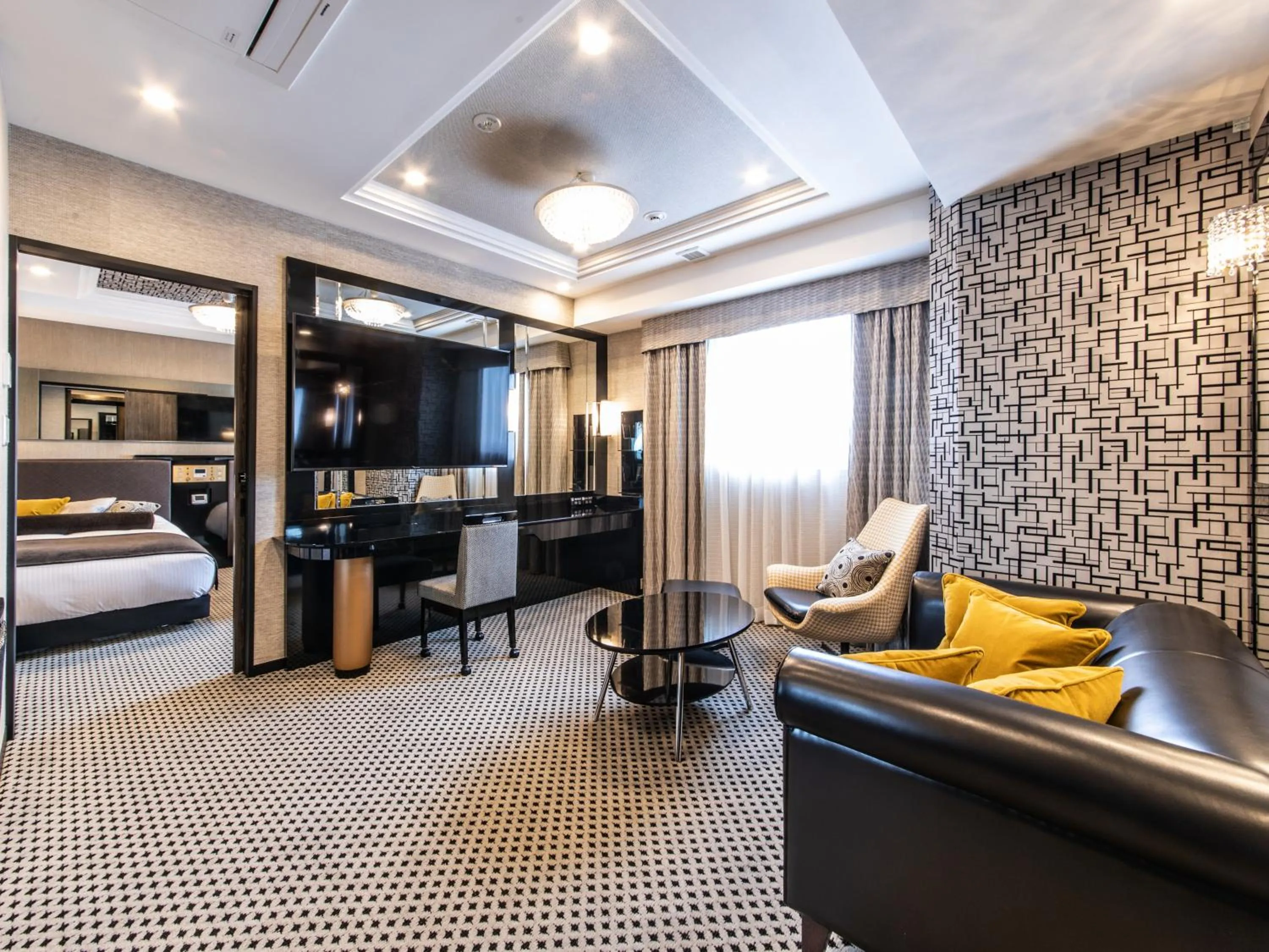 Living room, Bed in APA Hotel & Resort Midosuji Hommachi Ekimae Tower