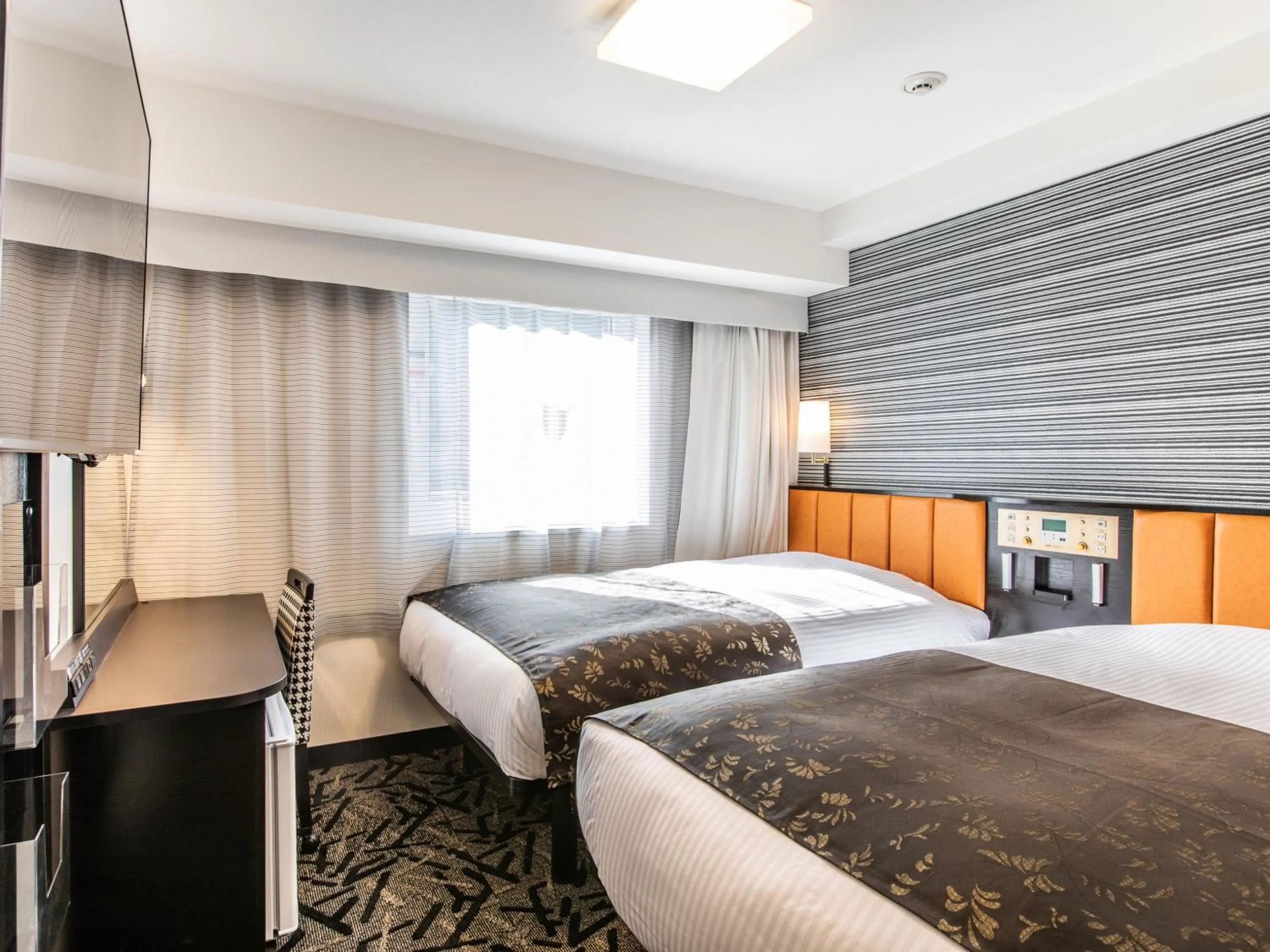 Bed in APA Hotel & Resort Midosuji Hommachi Ekimae Tower