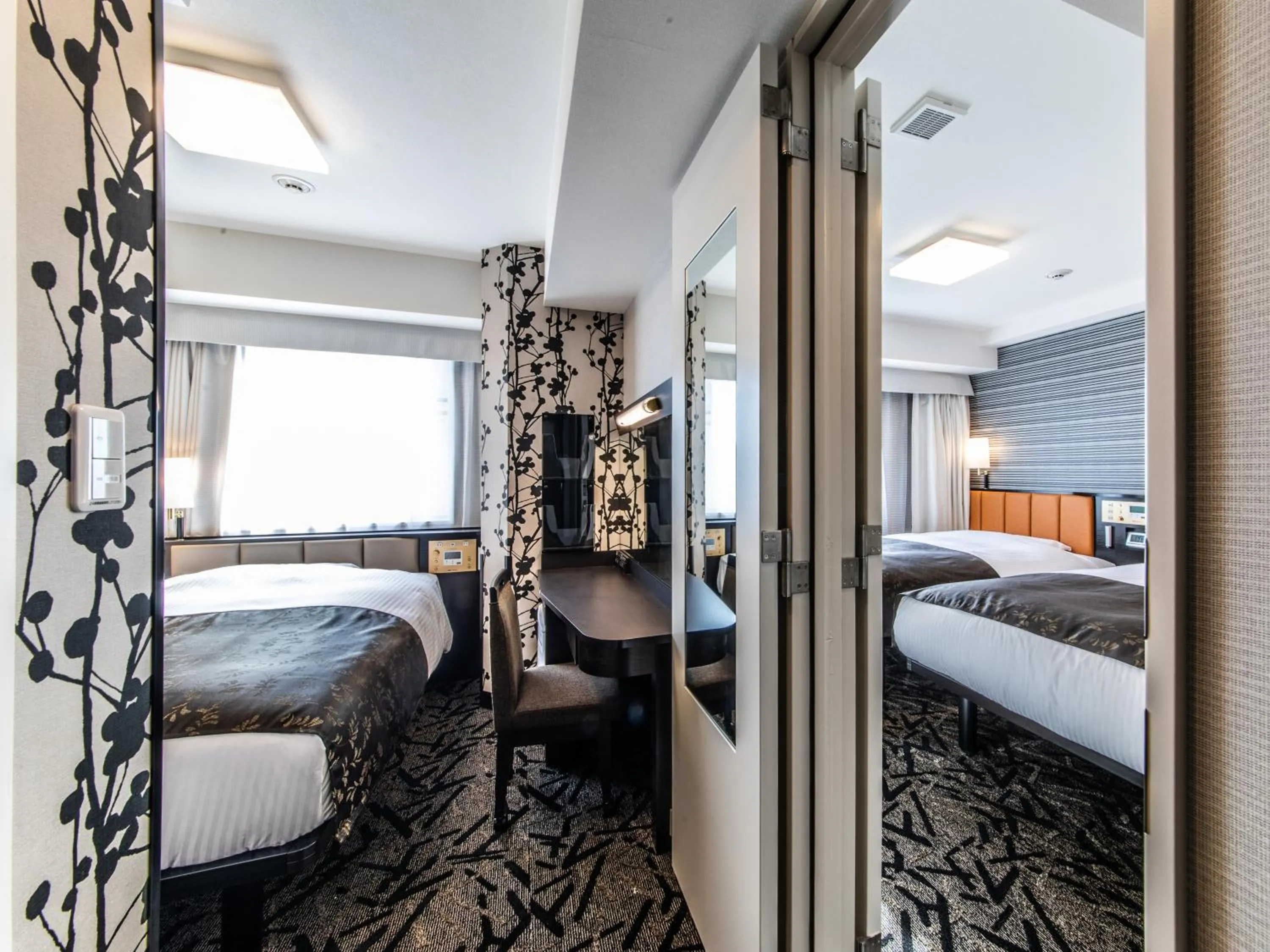 Bed in APA Hotel & Resort Midosuji Hommachi Ekimae Tower