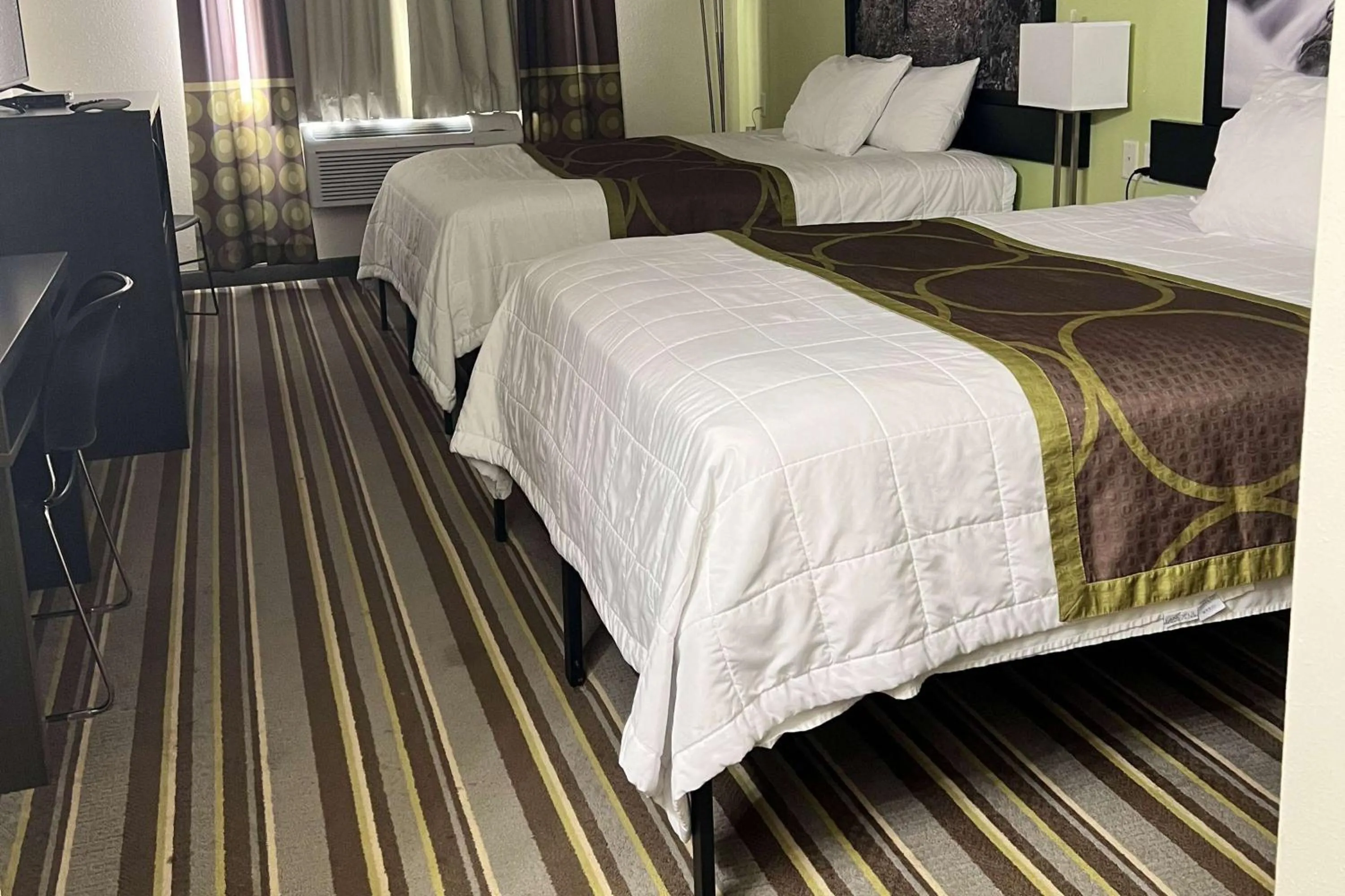 Photo of the whole room, Bed in Super 8 by Wyndham Nebraska City