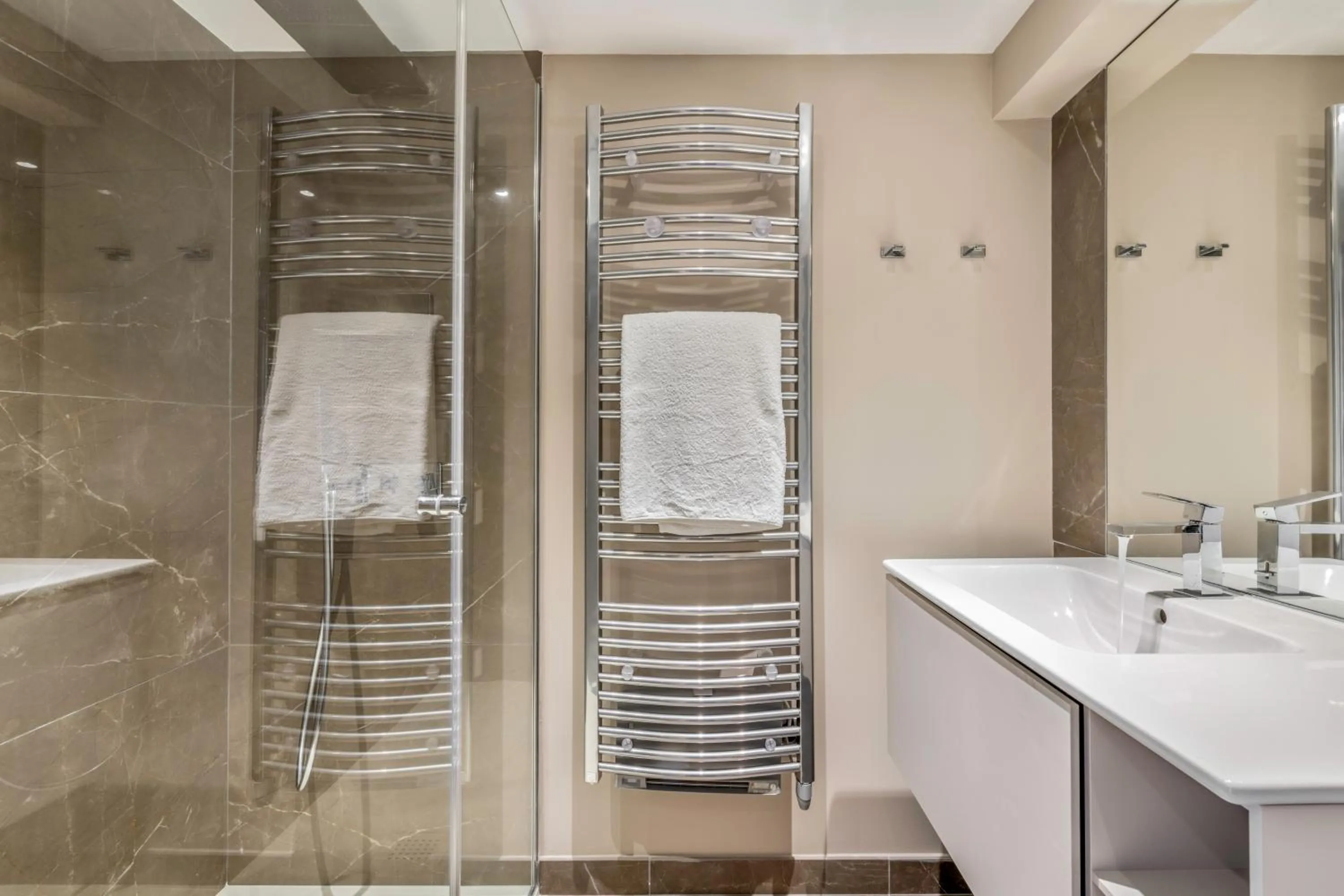 Bathroom in Les Suites de l'Ile Barbe