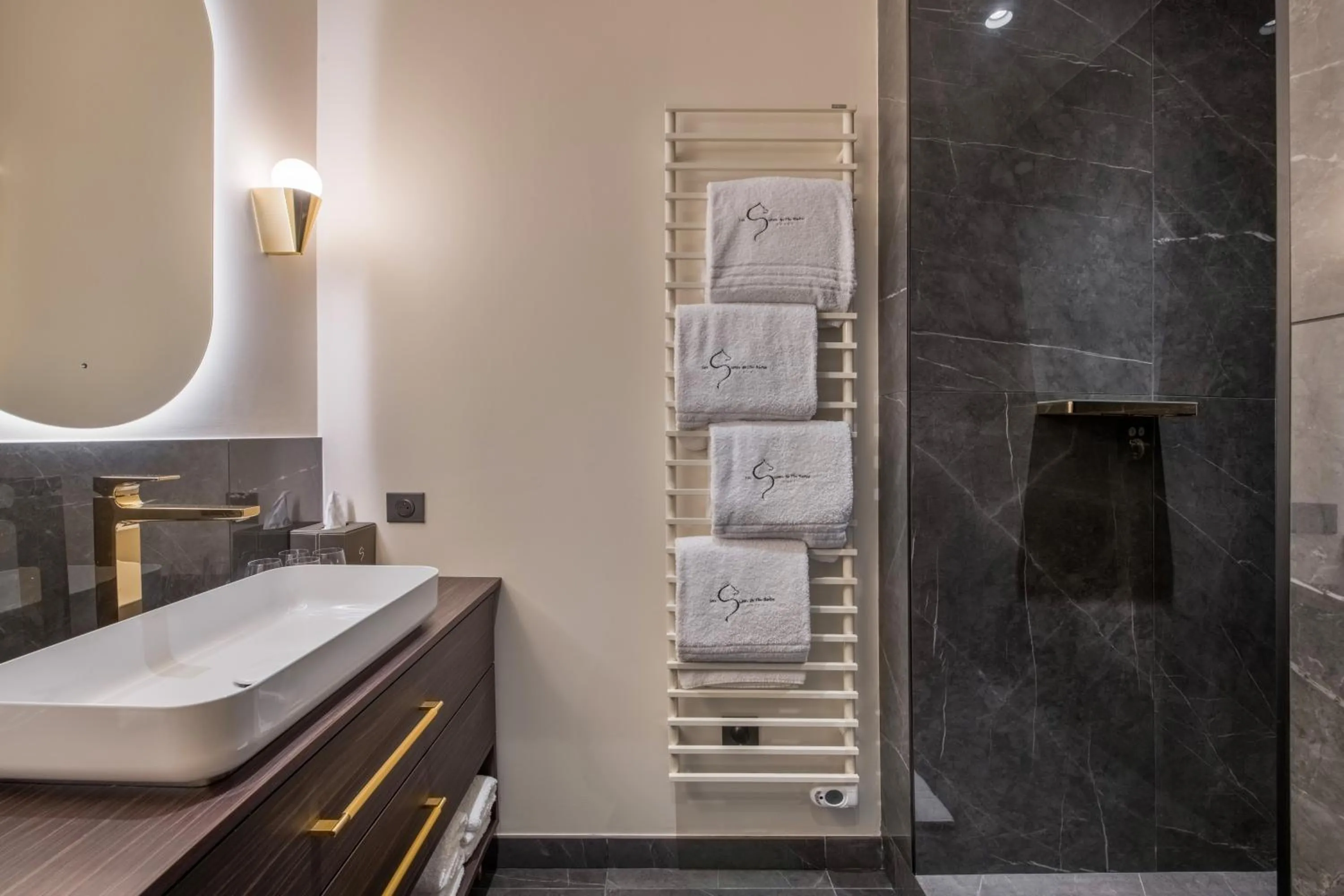 Bathroom in Les Suites de l'Ile Barbe