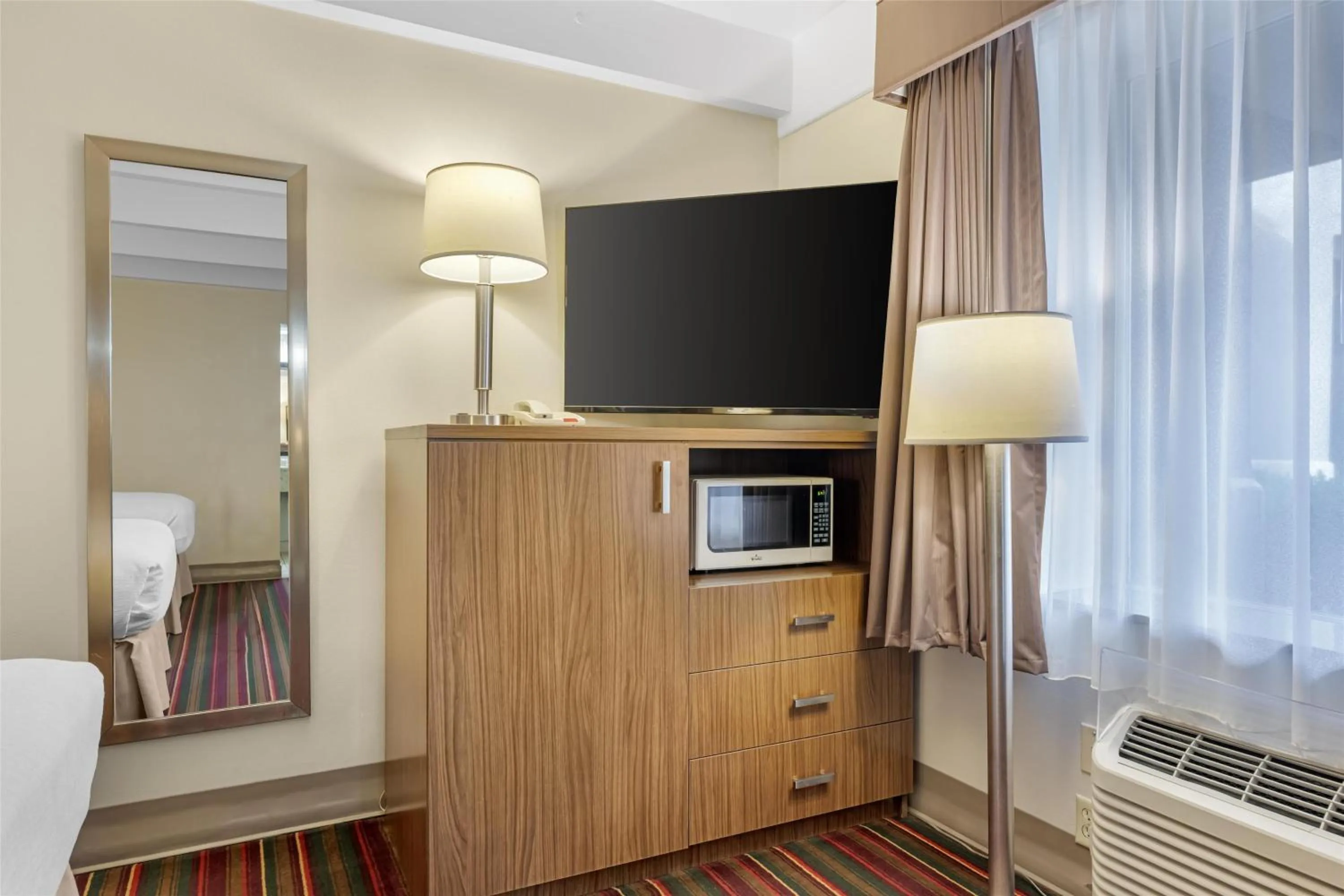 Bedroom, Bed in Best Western El Rancho Palacio