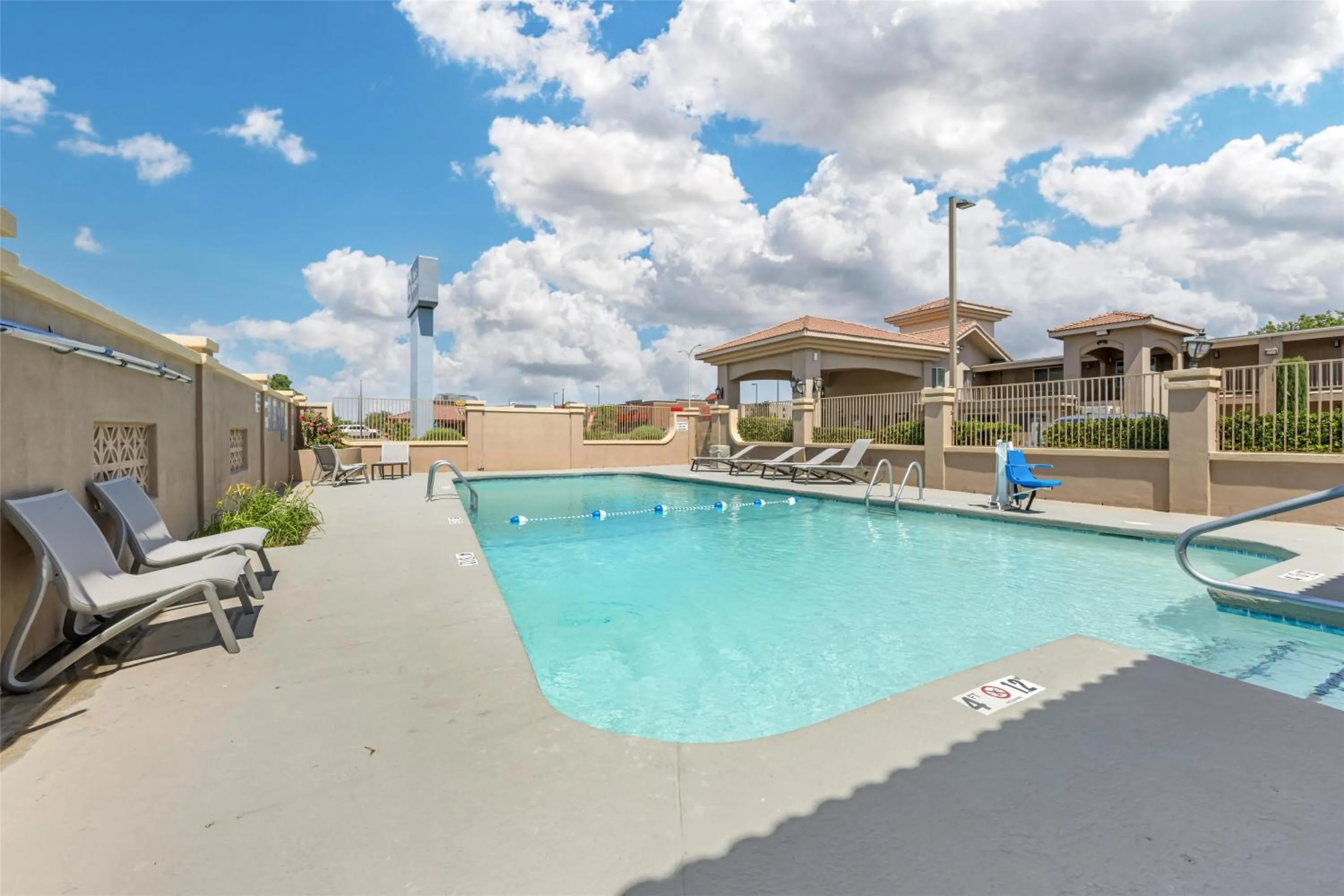 Pool view in Best Western El Rancho Palacio