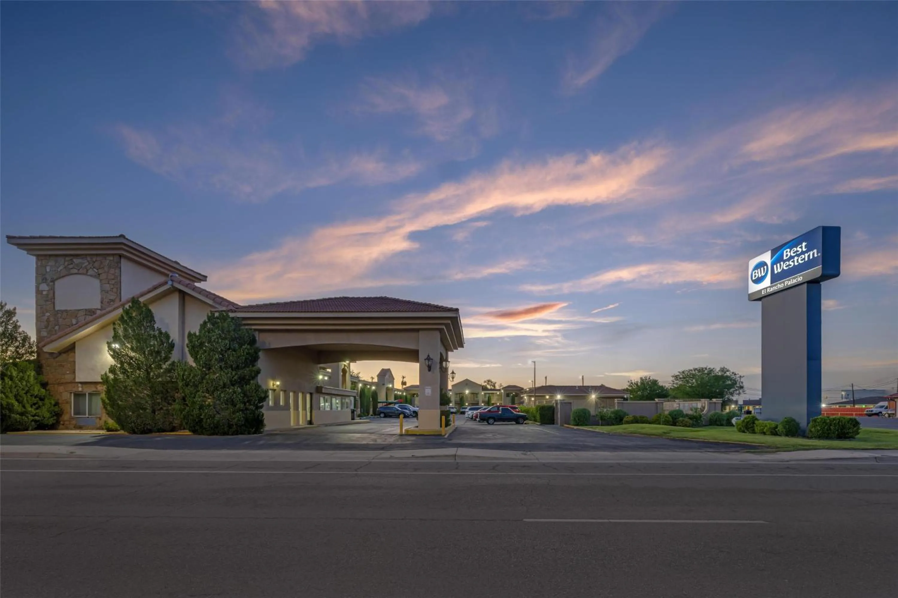 Property building in Best Western El Rancho Palacio