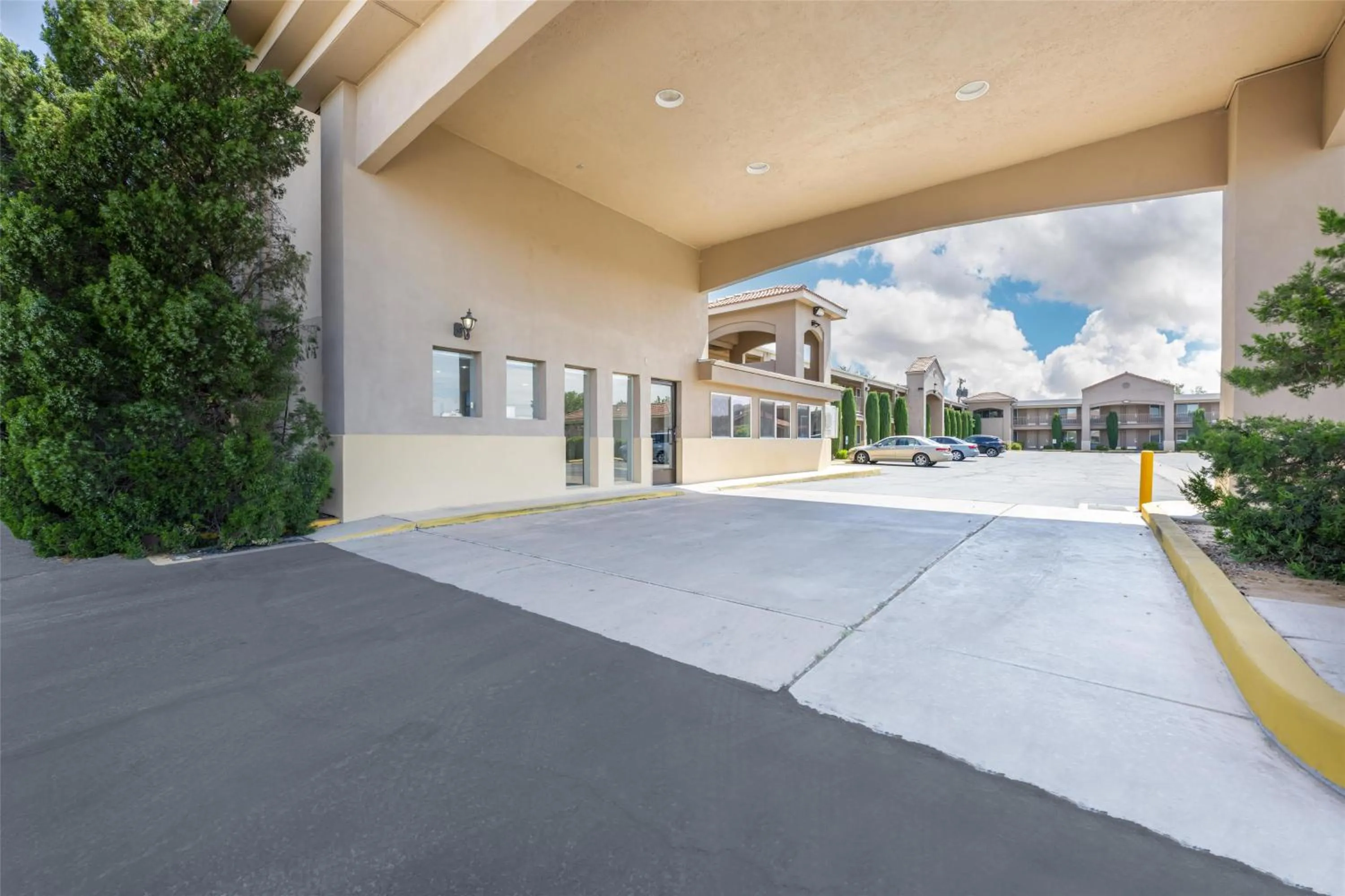 Property building in Best Western El Rancho Palacio