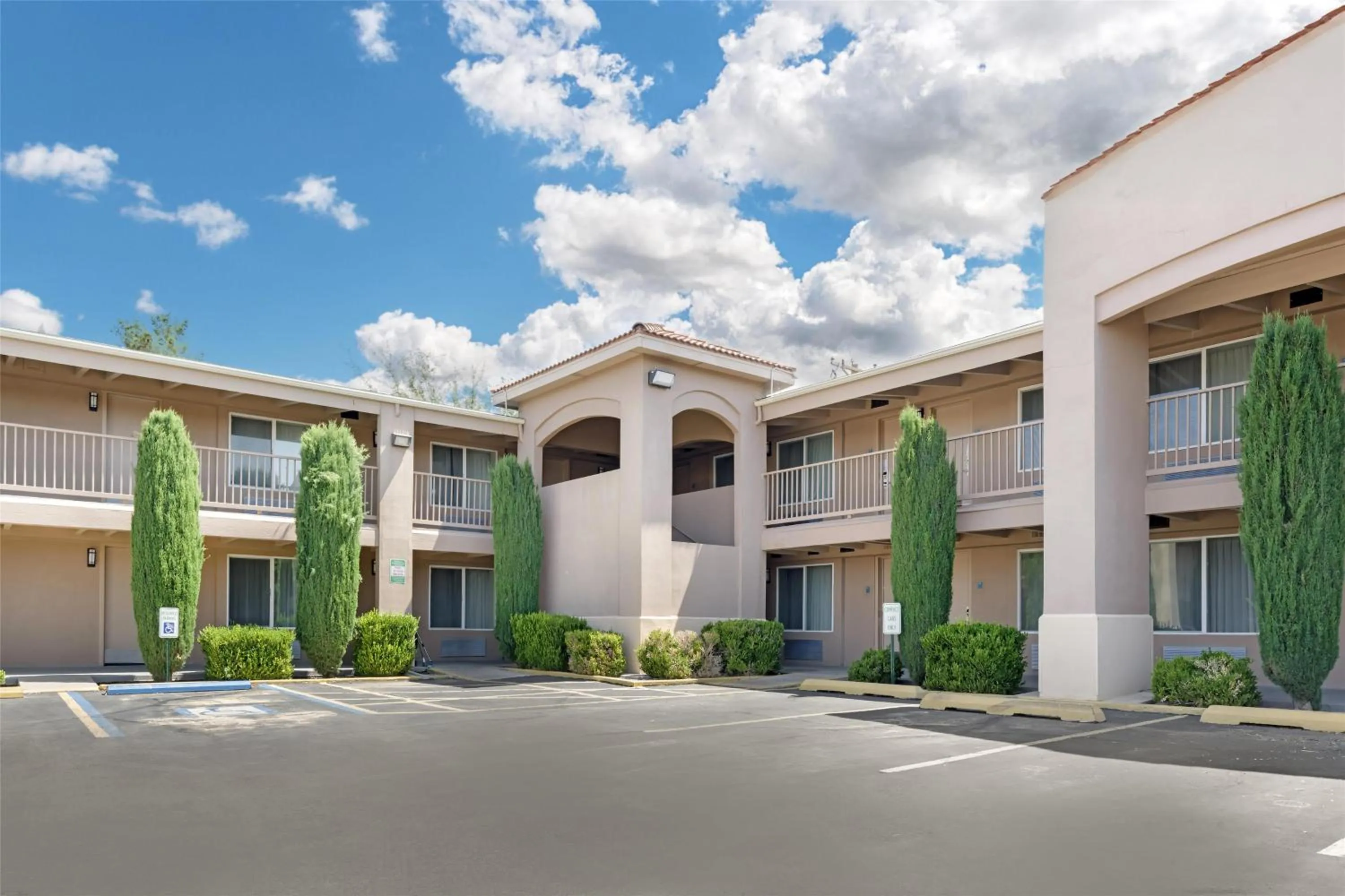 Property building in Best Western El Rancho Palacio