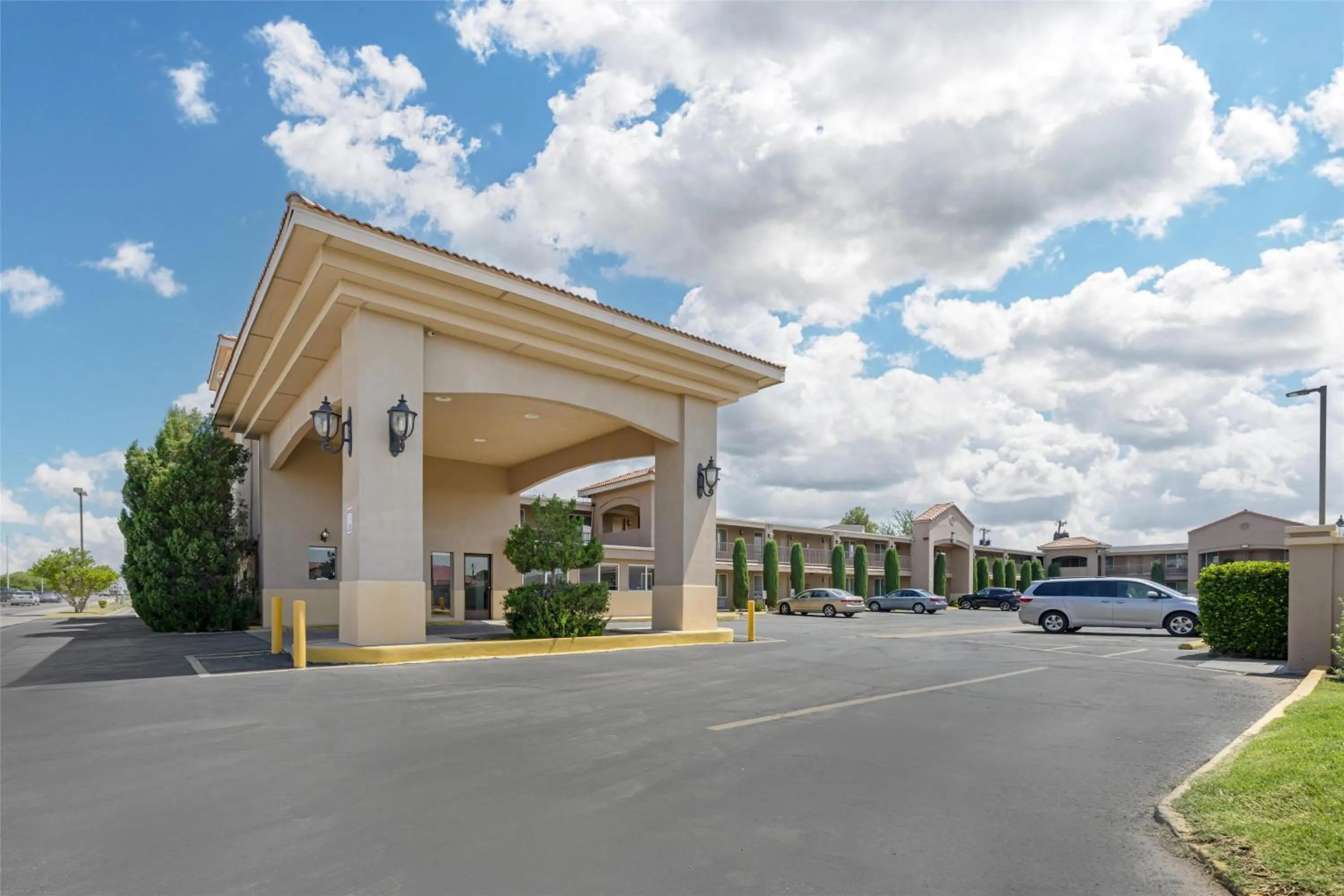 Property building in Best Western El Rancho Palacio