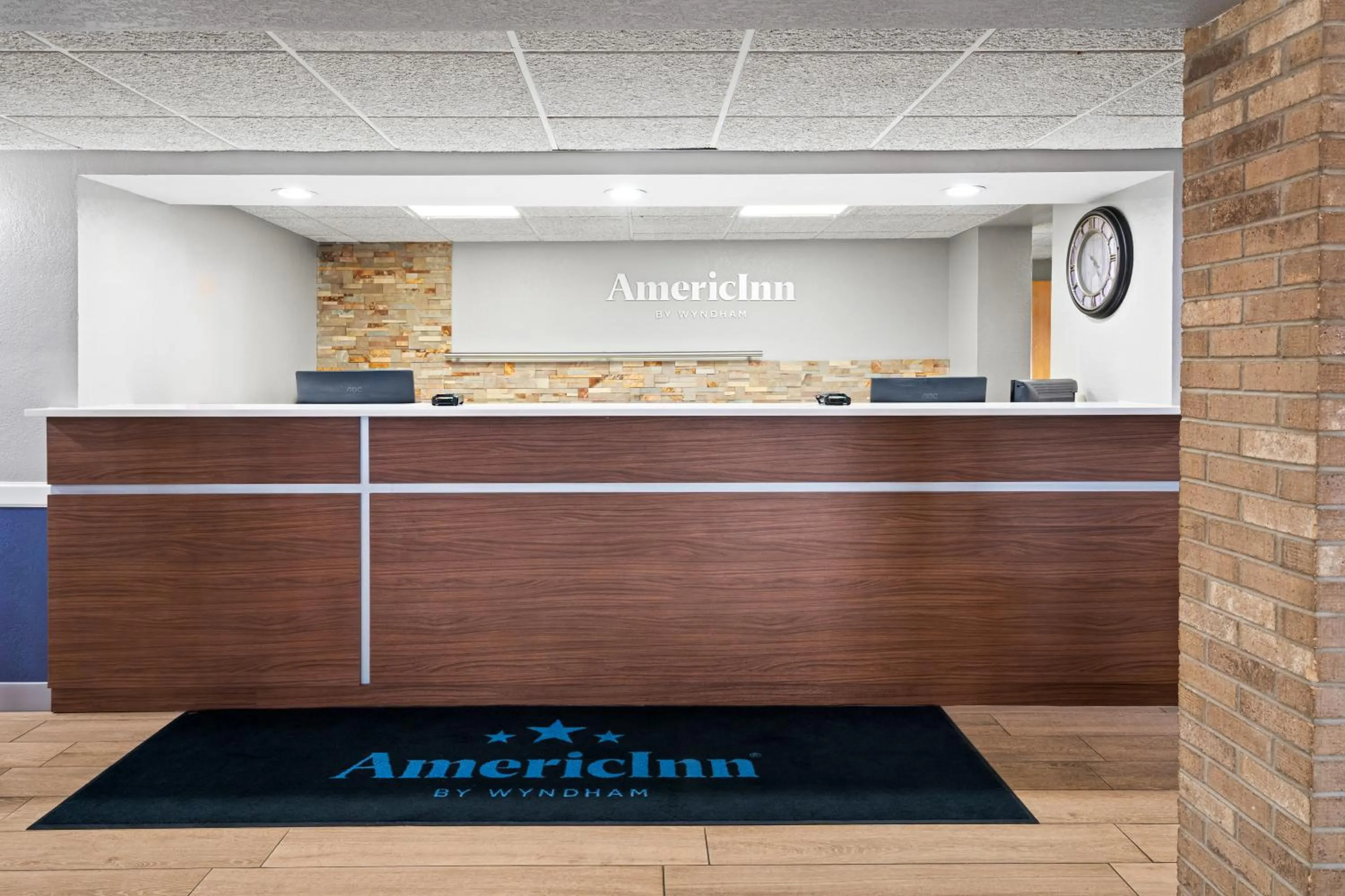 Lobby or reception in AmericInn by Wyndham Dickinson