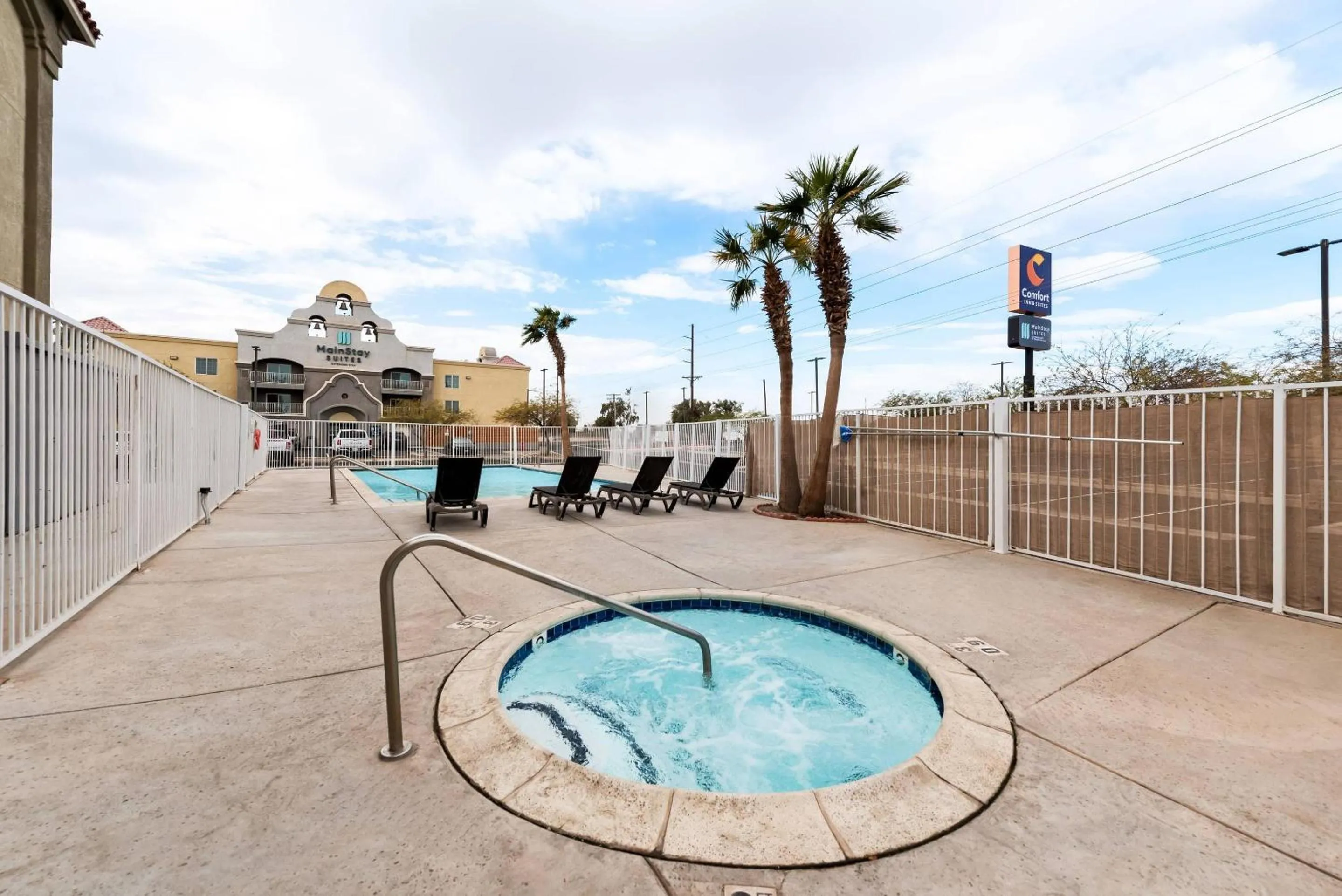 Swimming pool in MainStay Suites El Centro I-8