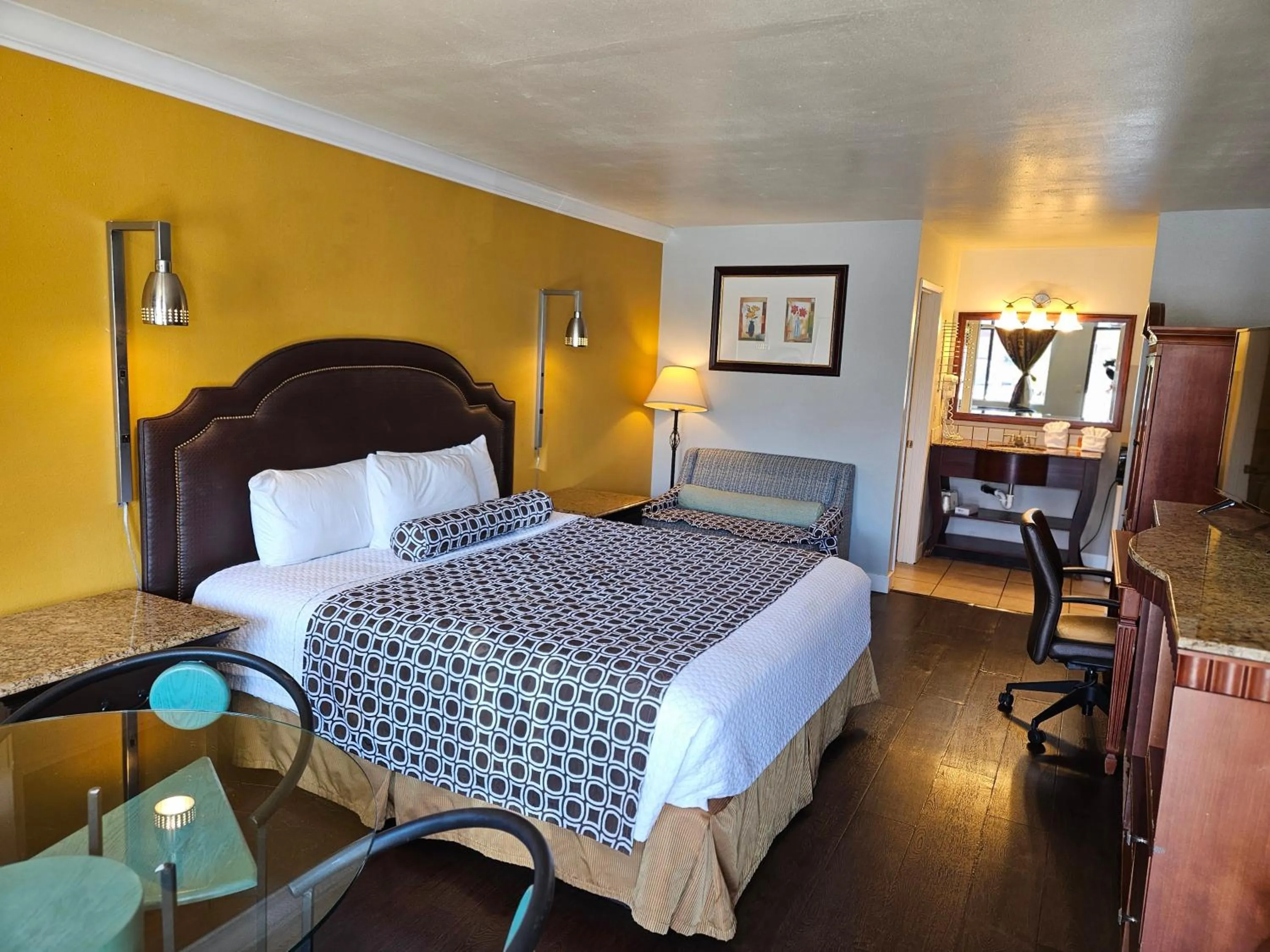 Bed in Fullerton Inn