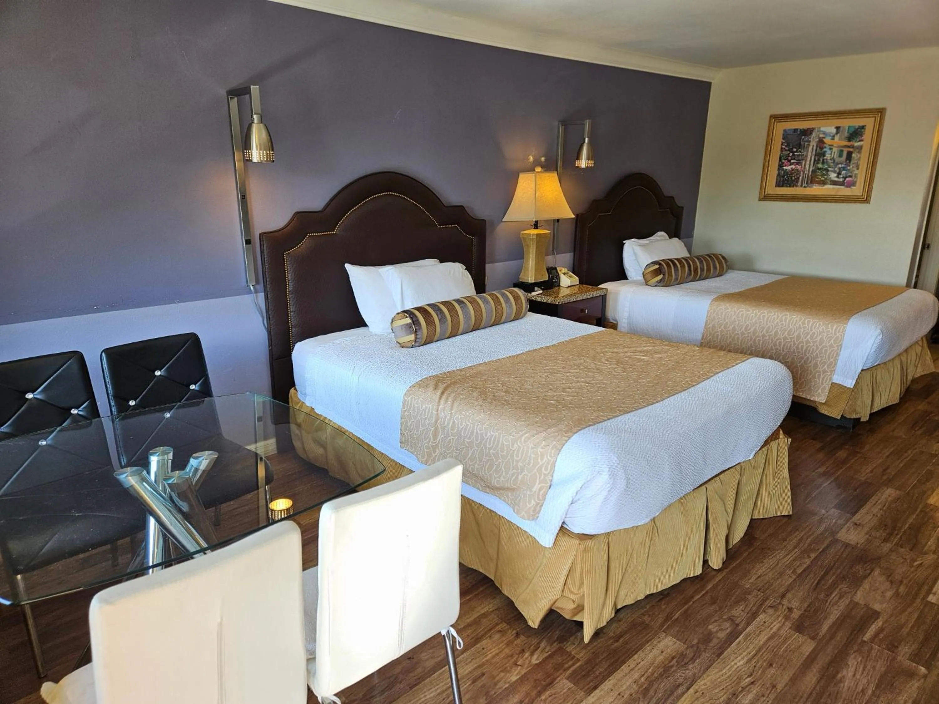 Bed in Fullerton Inn