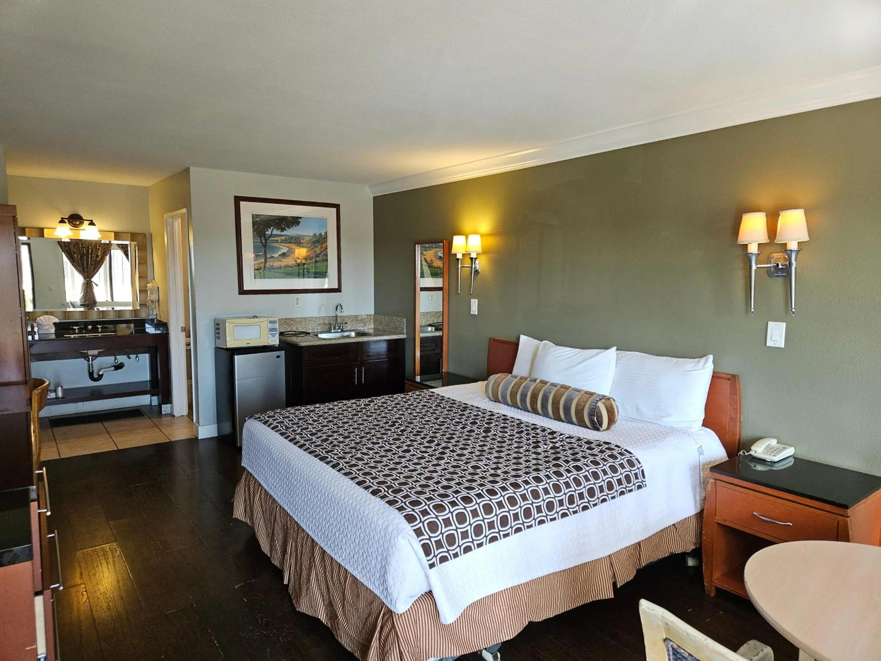 Bed in Fullerton Inn