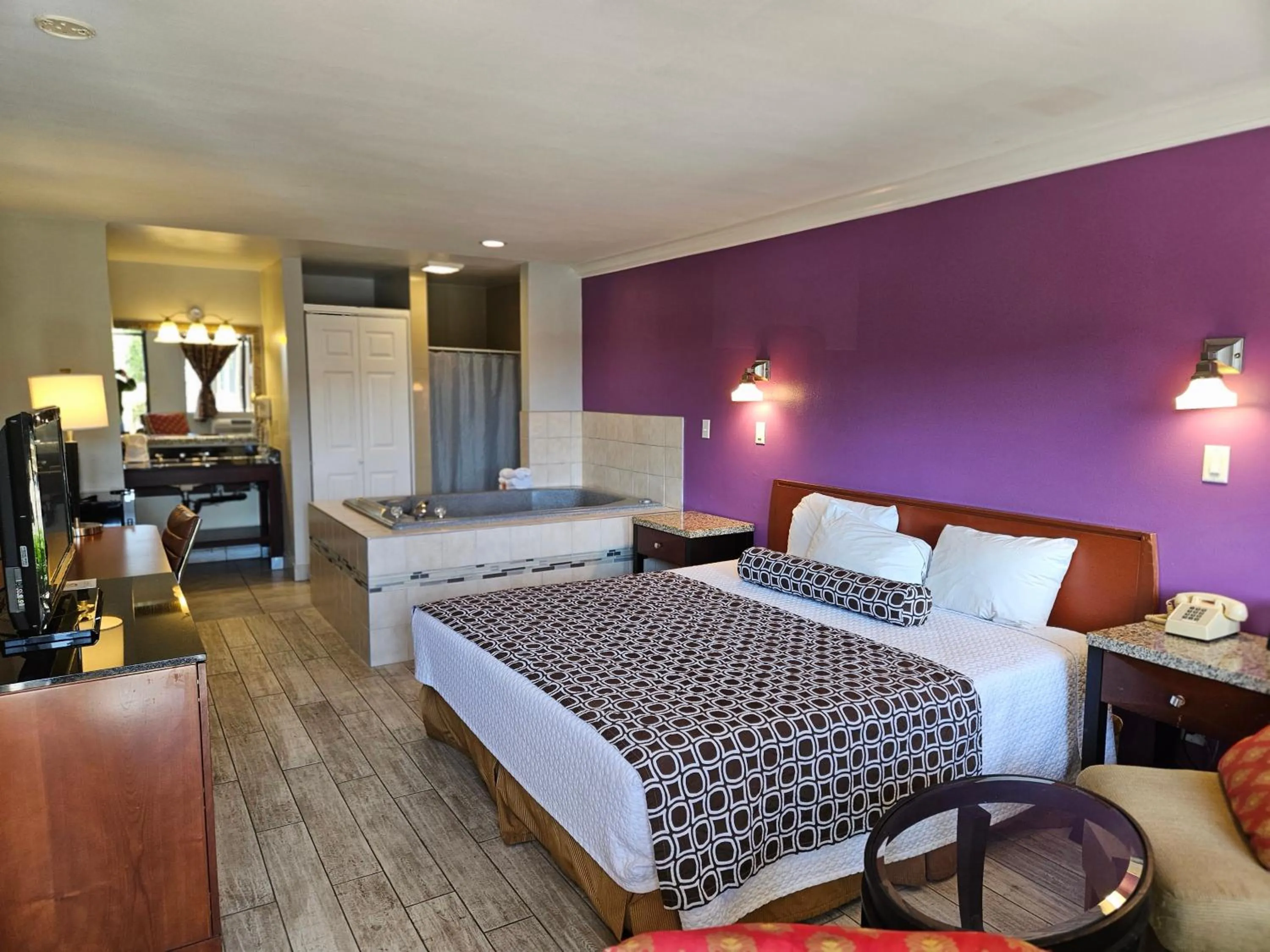 Bed in Fullerton Inn