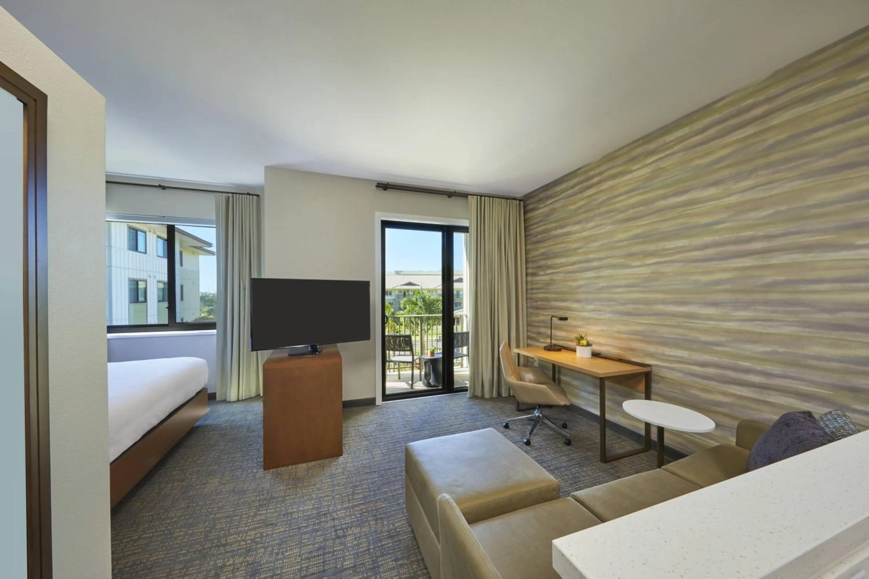 Photo of the whole room, Bed in Residence Inn by Marriott Oahu Kapolei