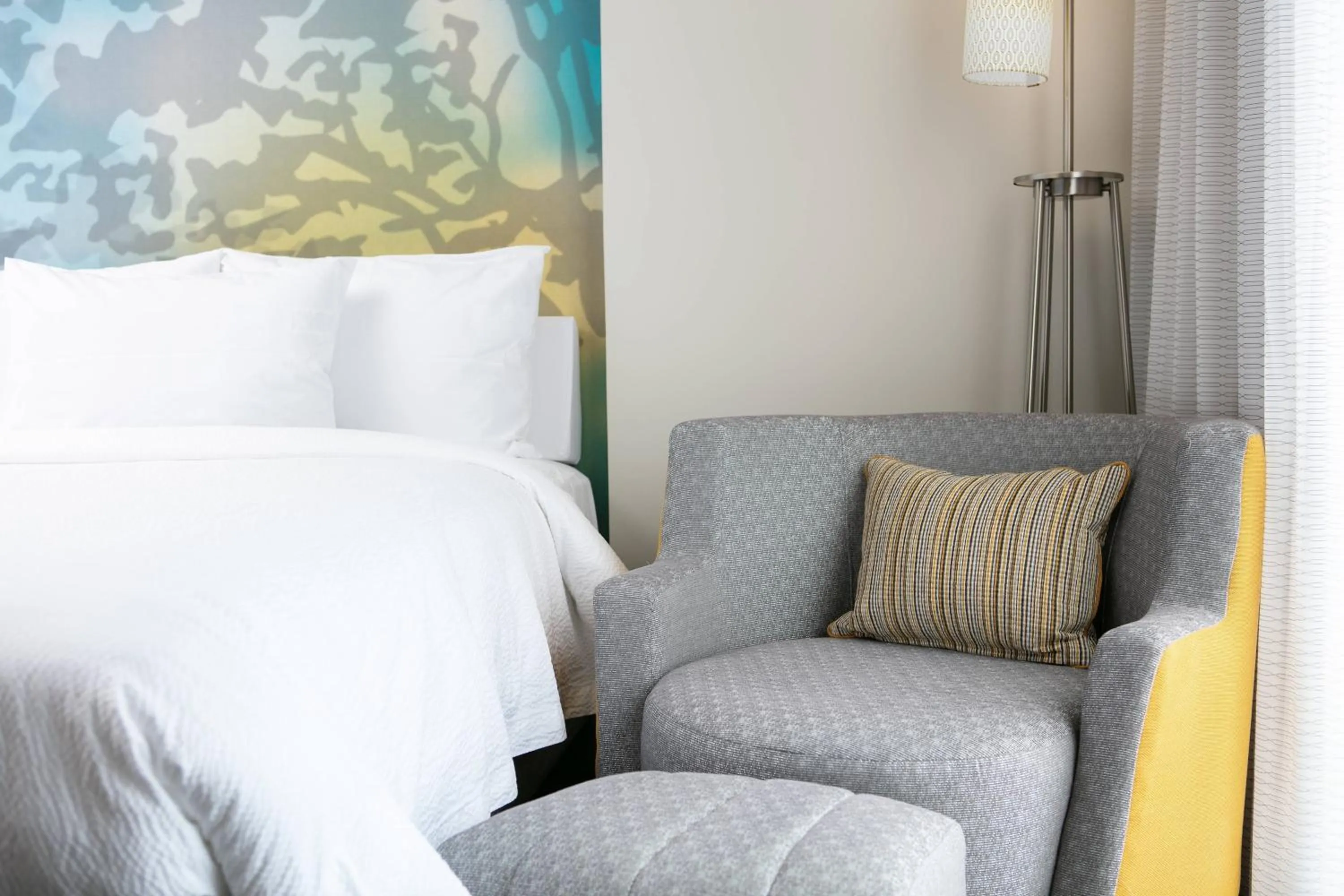 Photo of the whole room, Bed in Courtyard Sioux City Downtown/Convention Center