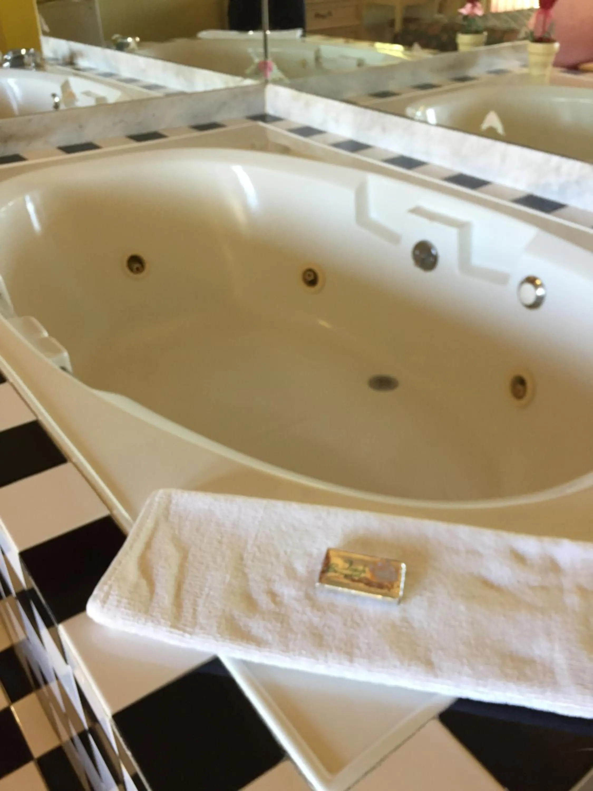 Hot Tub in Relax Inn