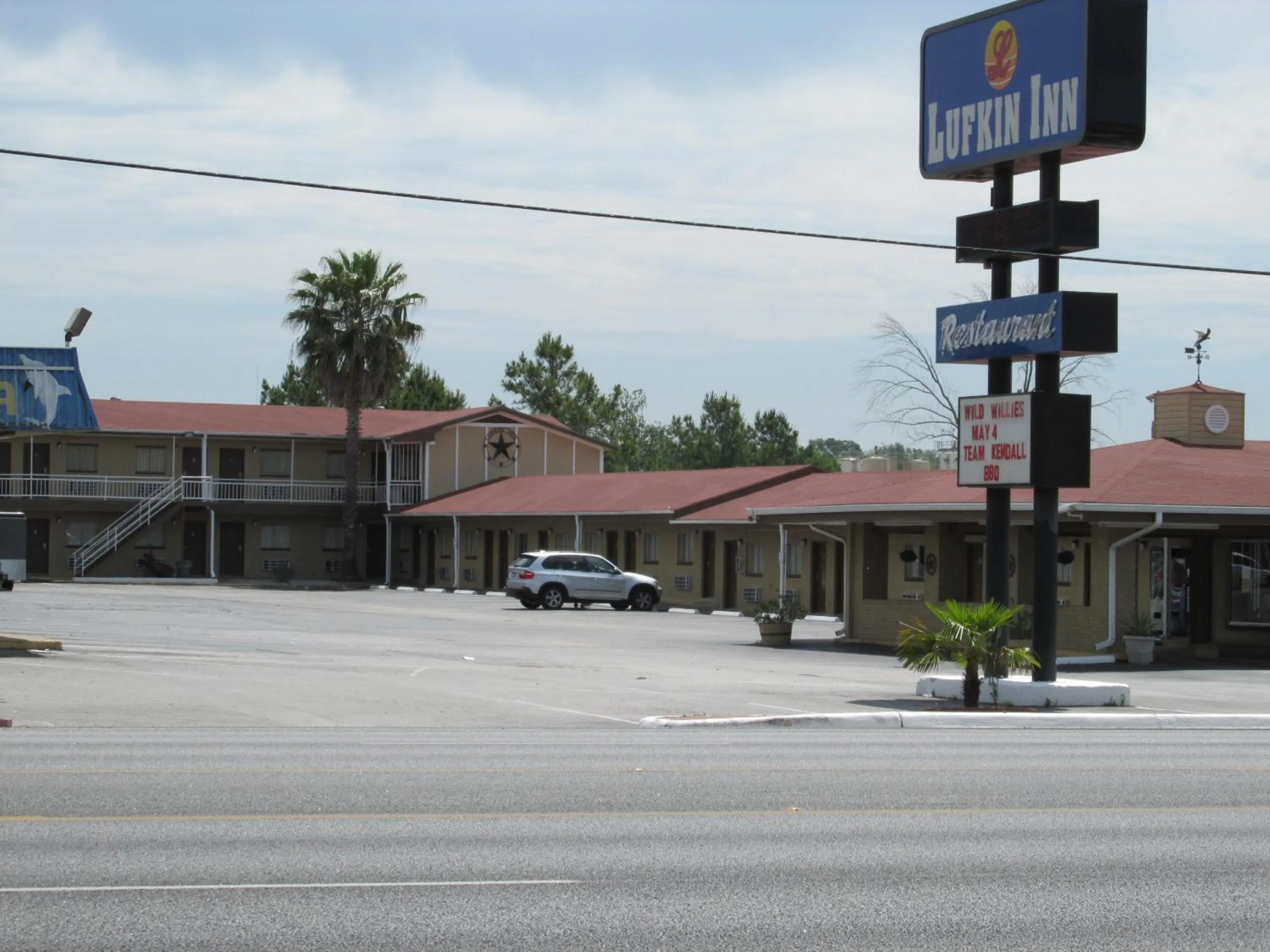 Facade/entrance in Lufkin Inn