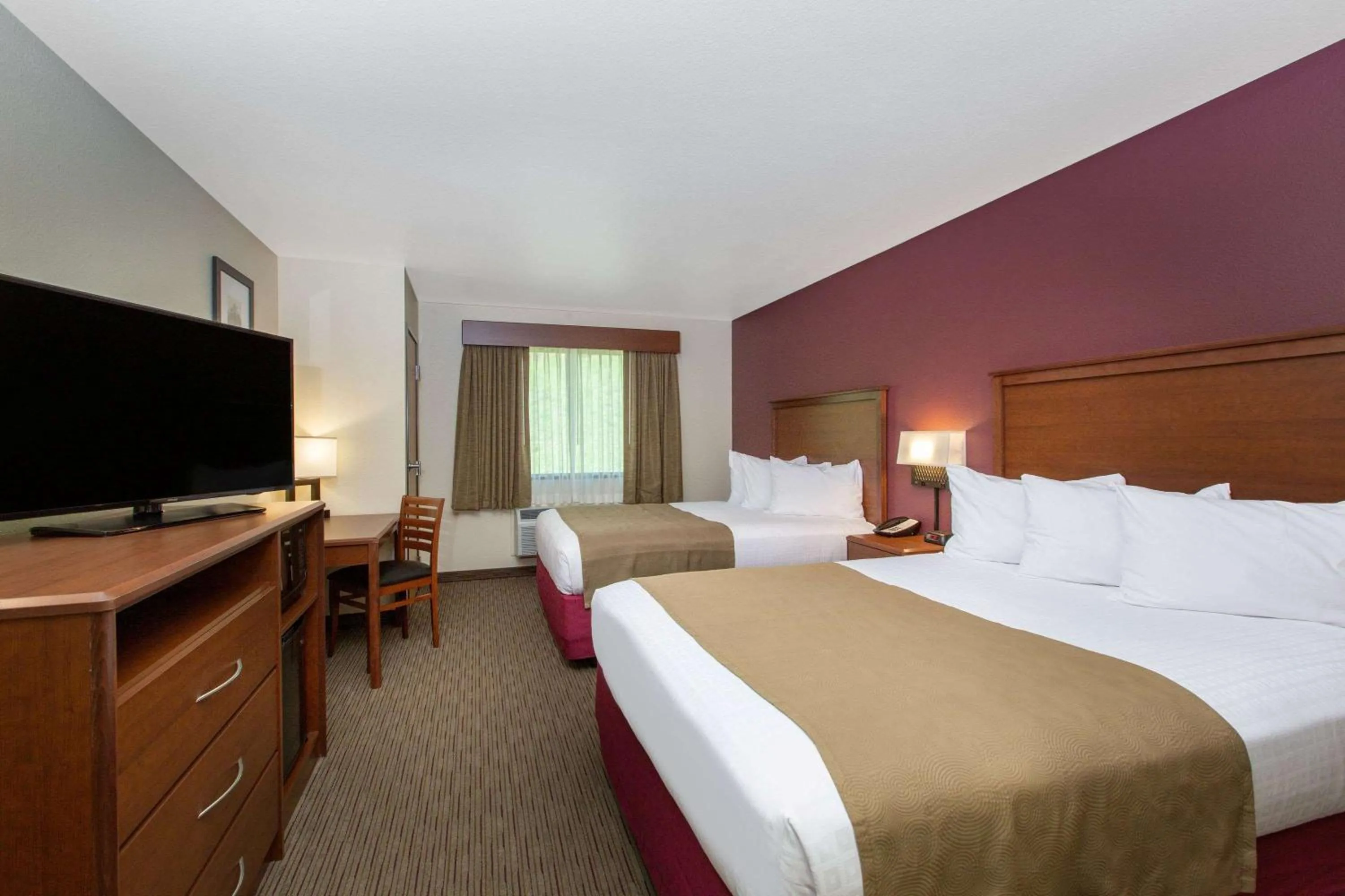 Photo of the whole room, Bed in AmericInn by Wyndham Merrill