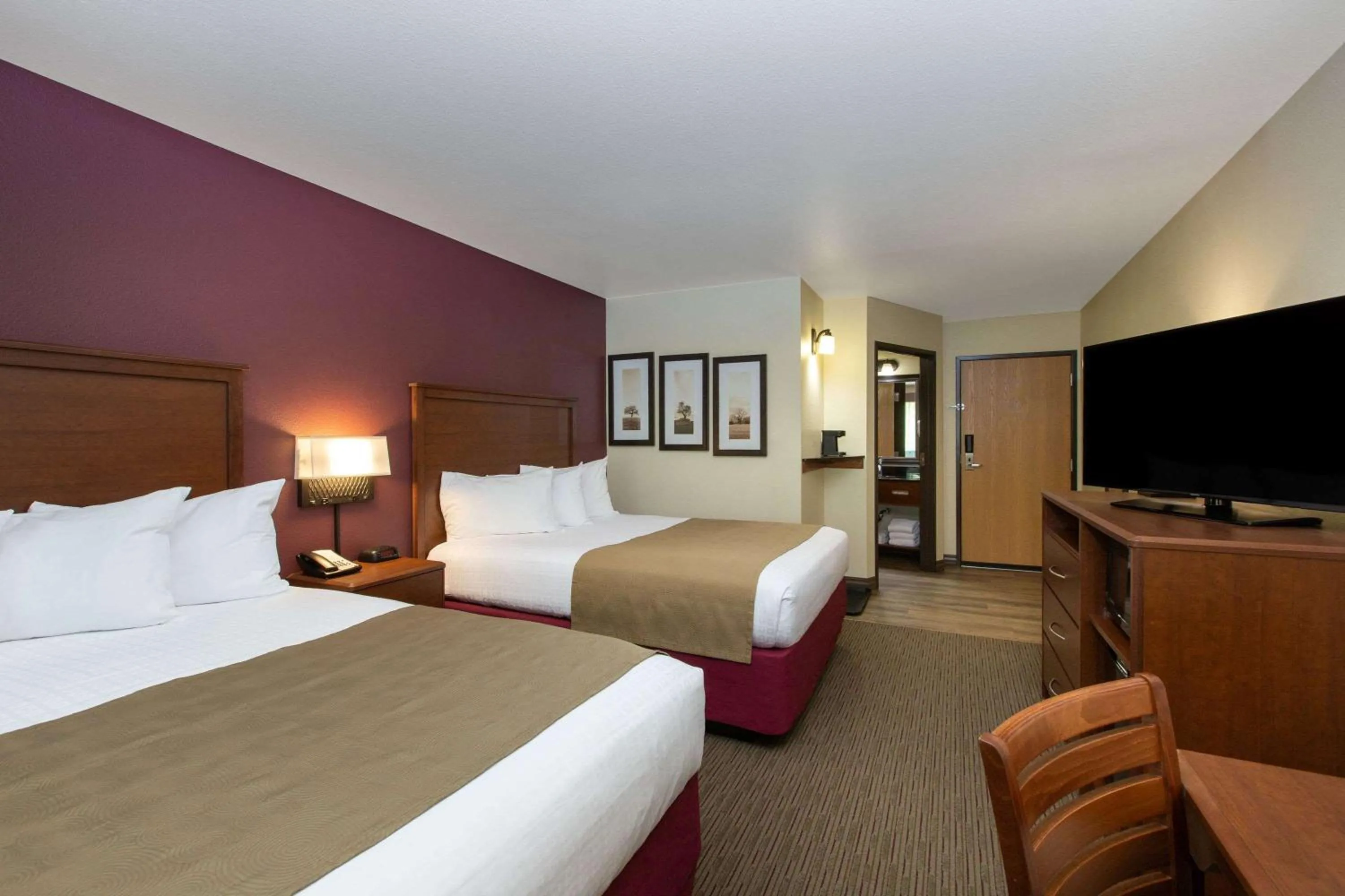 Photo of the whole room, Bed in AmericInn by Wyndham Merrill