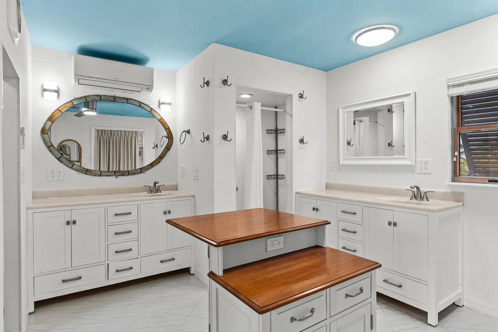 Bathroom in Parmer's Resort