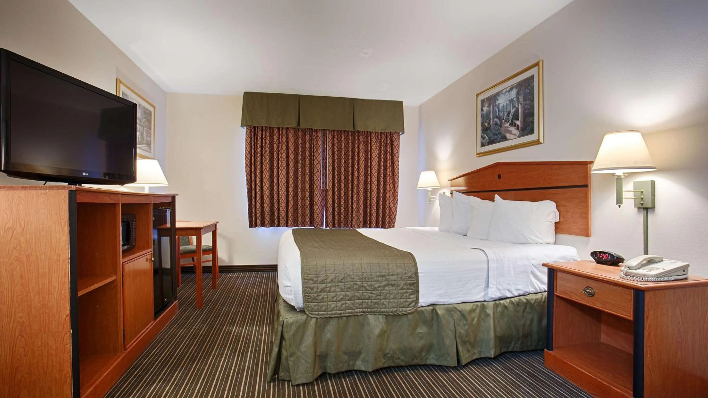 Photo of the whole room, Bed in Best Western J. C. Inn