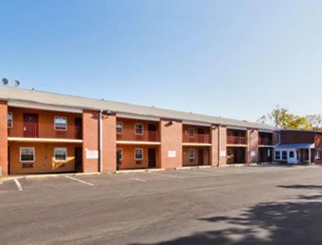 Facade/entrance in Mainstreet Inn