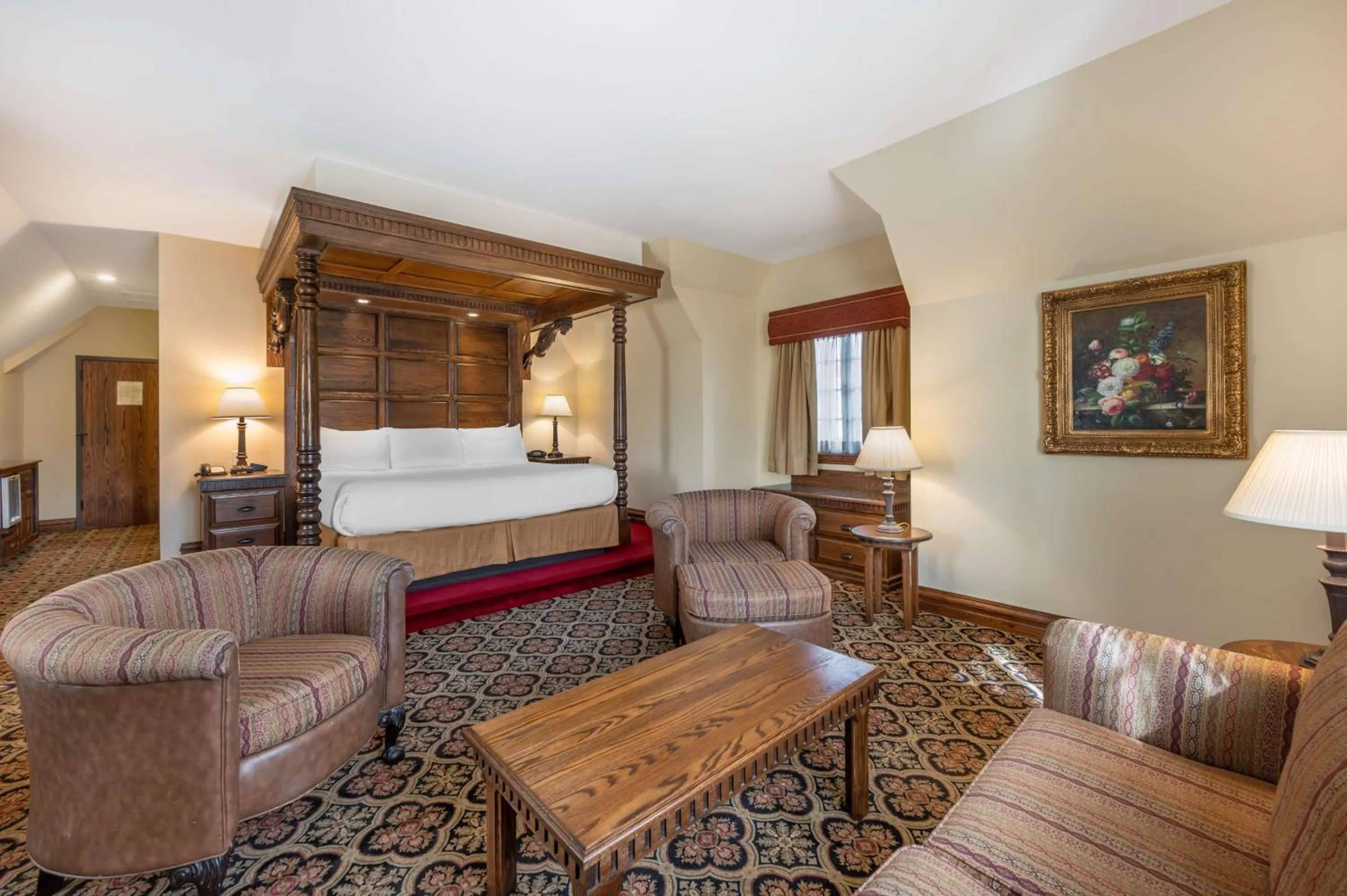 Bedroom, Bed in Best Western Premier Mariemont Inn