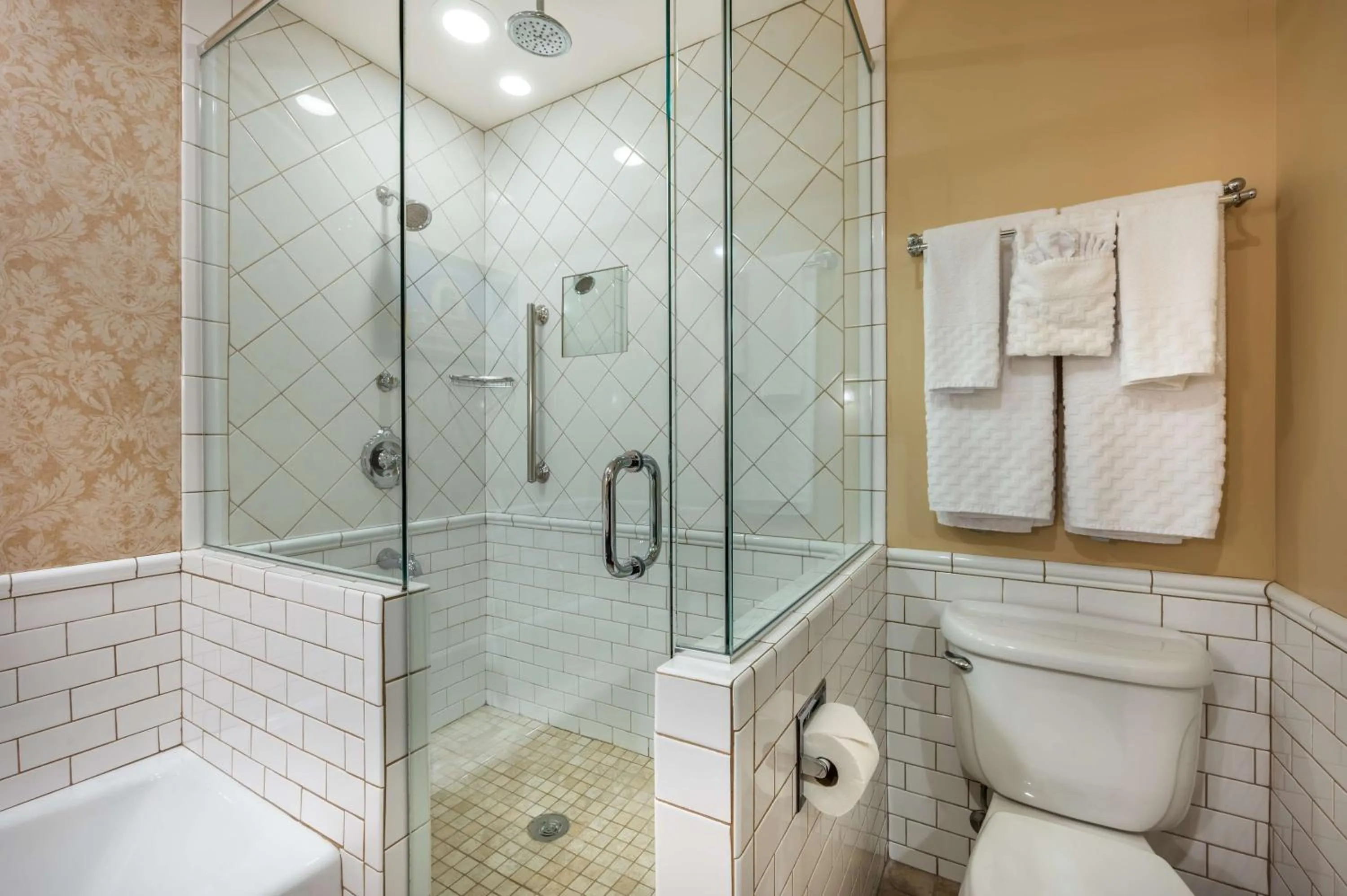 Bathroom in Best Western Premier Mariemont Inn