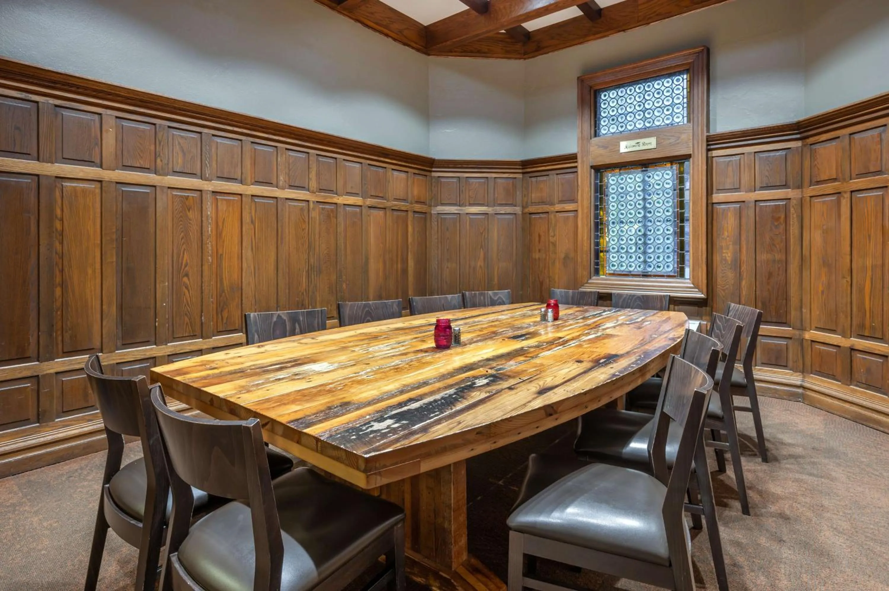 Restaurant/places to eat in Best Western Premier Mariemont Inn