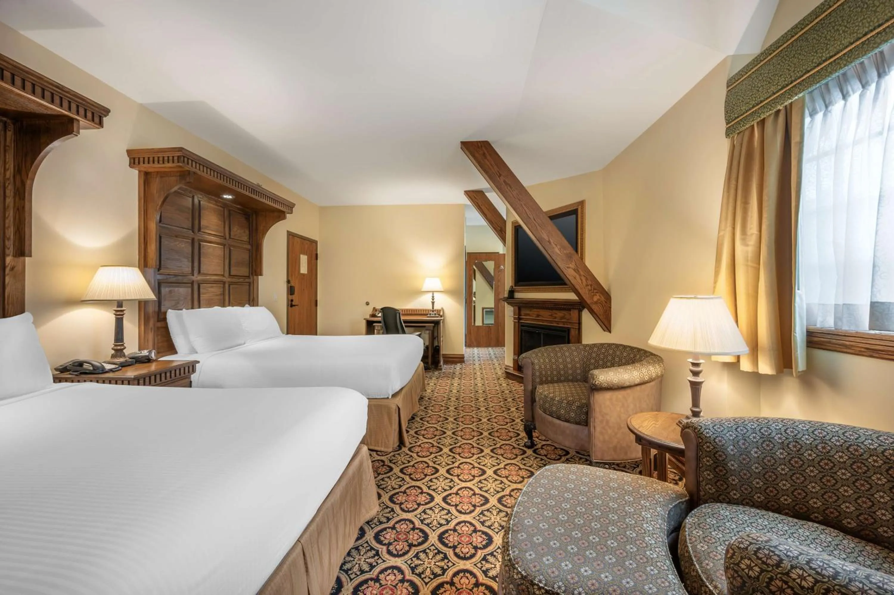 Bedroom, Bed in Best Western Premier Mariemont Inn