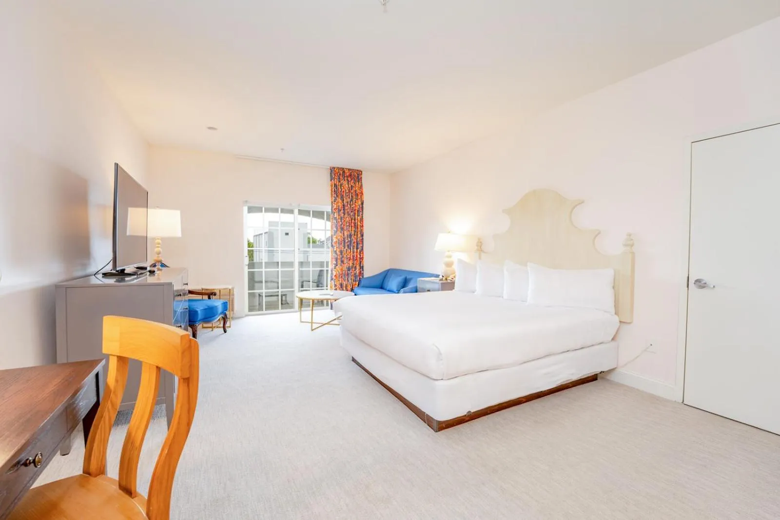 Living room, Bed in Chateau Renault