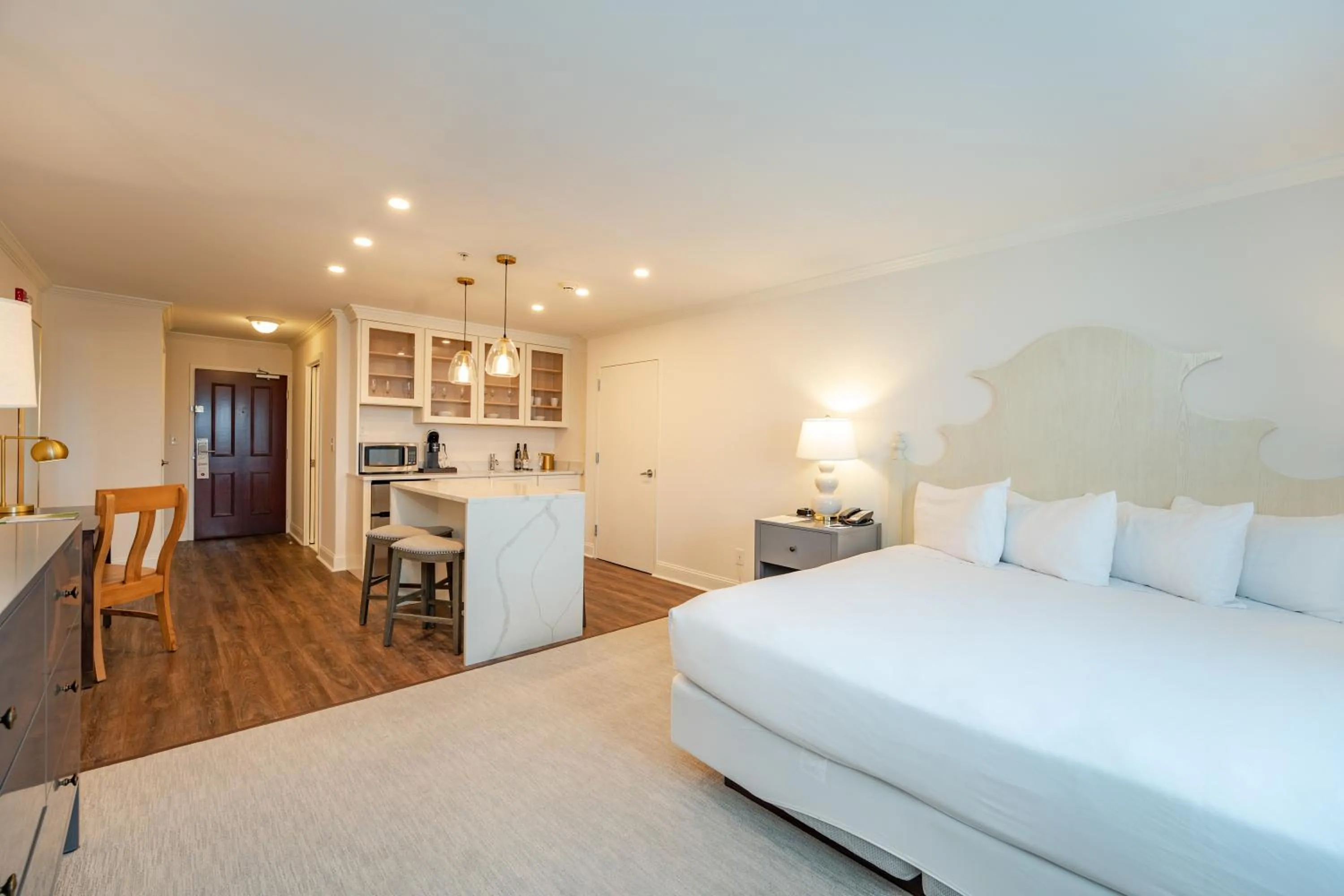 Photo of the whole room, Bed in Chateau Renault