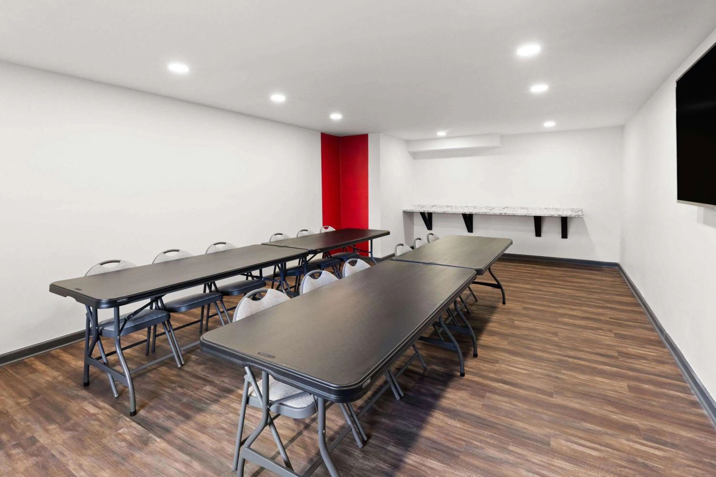 Meeting/conference room in Ramada by Wyndham Bainbridge