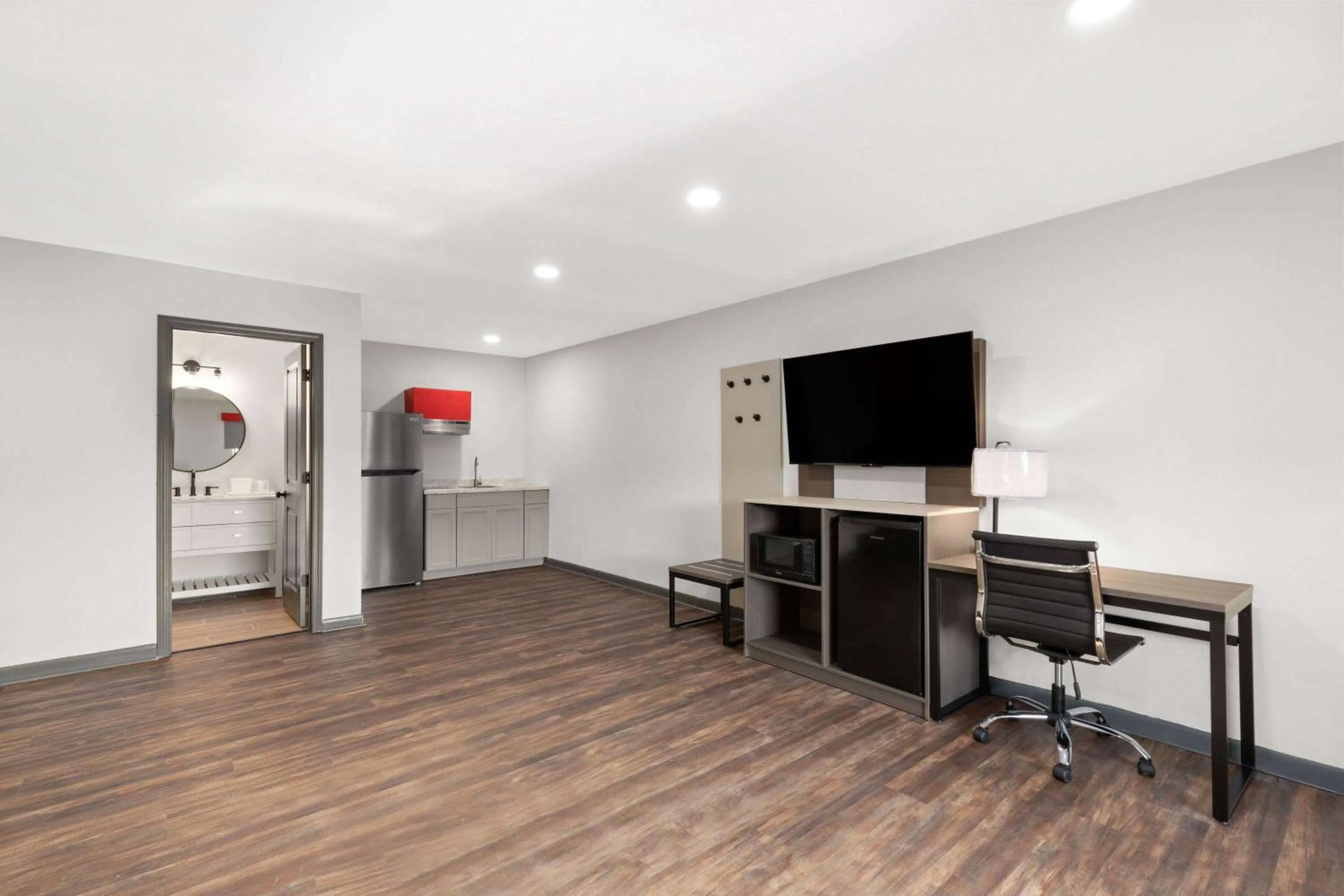 Photo of the whole room in Ramada by Wyndham Bainbridge