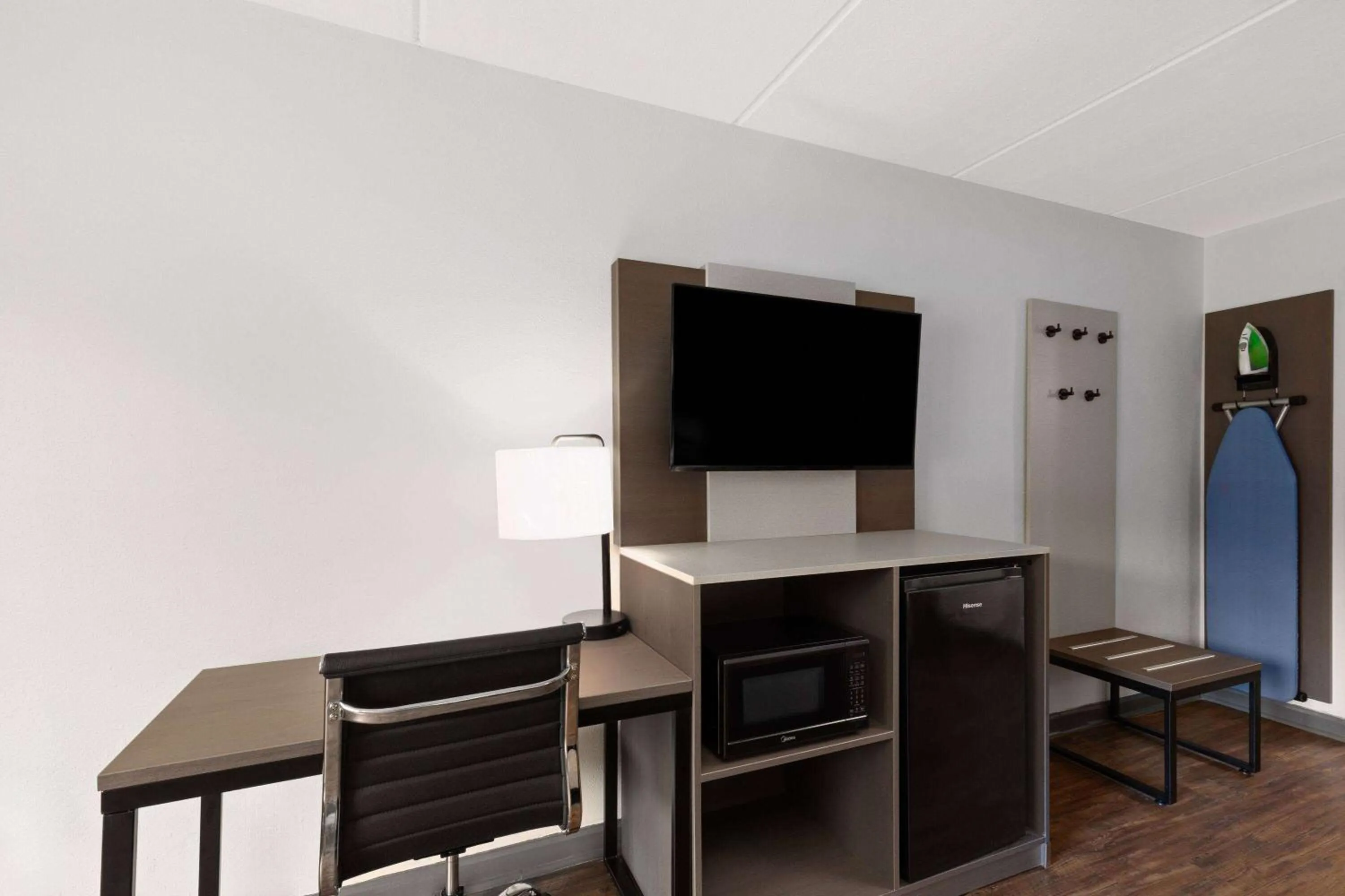 Photo of the whole room in Ramada by Wyndham Bainbridge